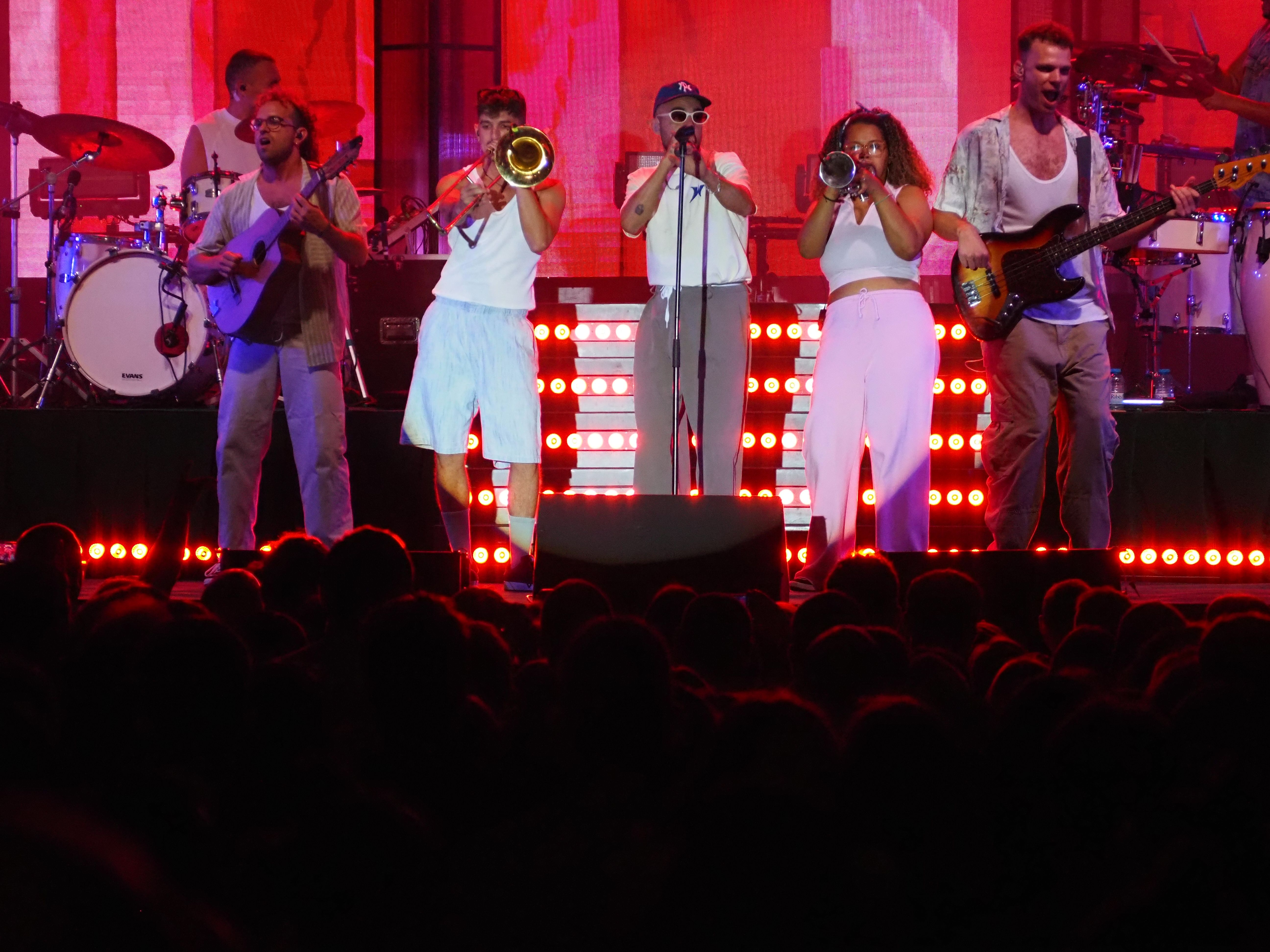 La banda de Moliner té molt pes en l'hora d'espectacle. La banda de Moliner té molt pes en l'hora d'espectacle.
