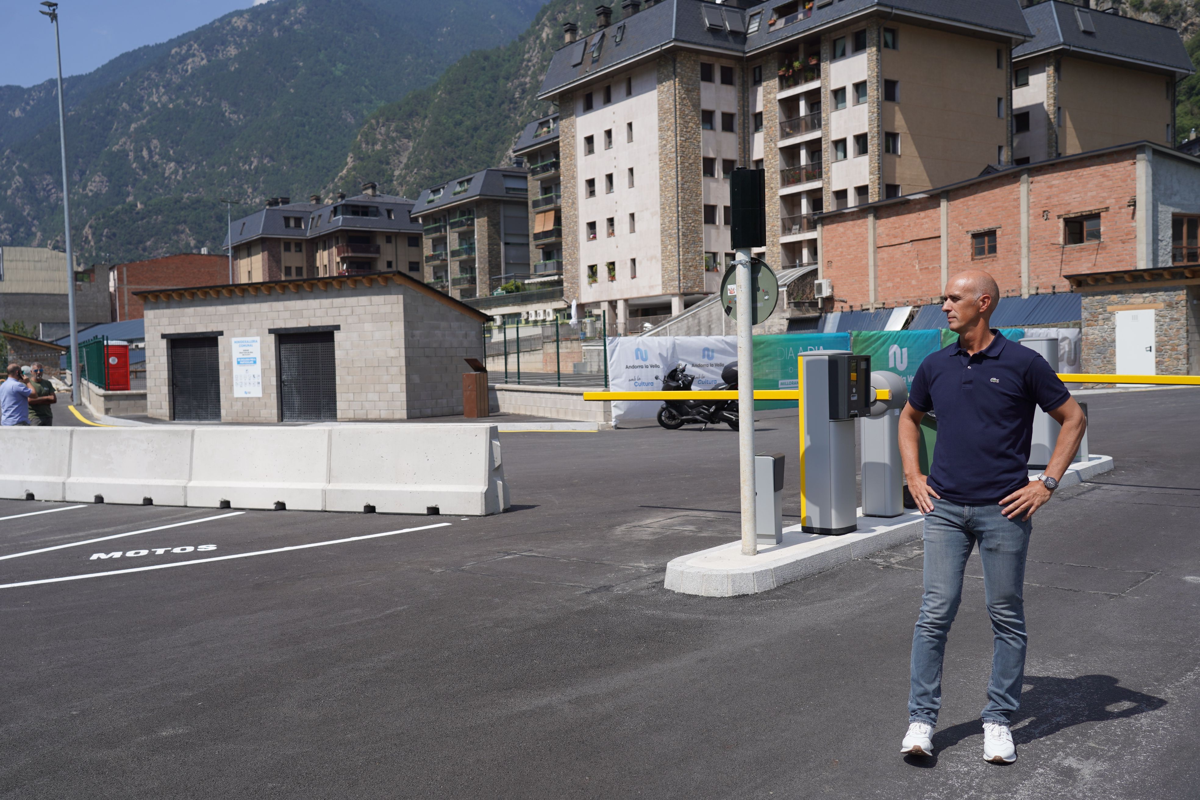 El conseller de Circulació, Xavier Surana, durant la inauguració del pàrquing. El conseller de Circulació, Xavier Surana, durant la inauguració del pàrquing.
