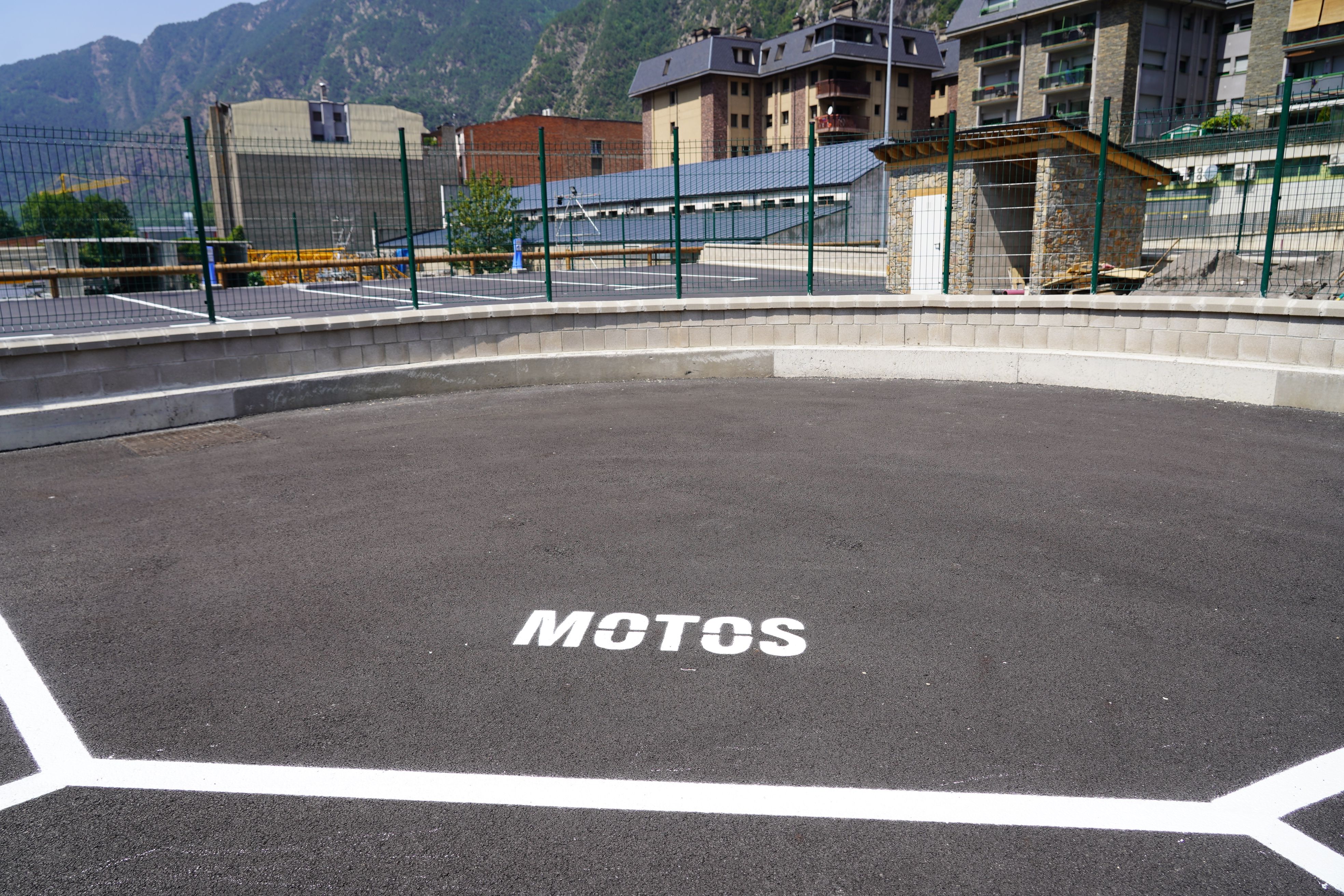 Places de pàrquing per a motocicletes. Places de pàrquing per a motocicletes.