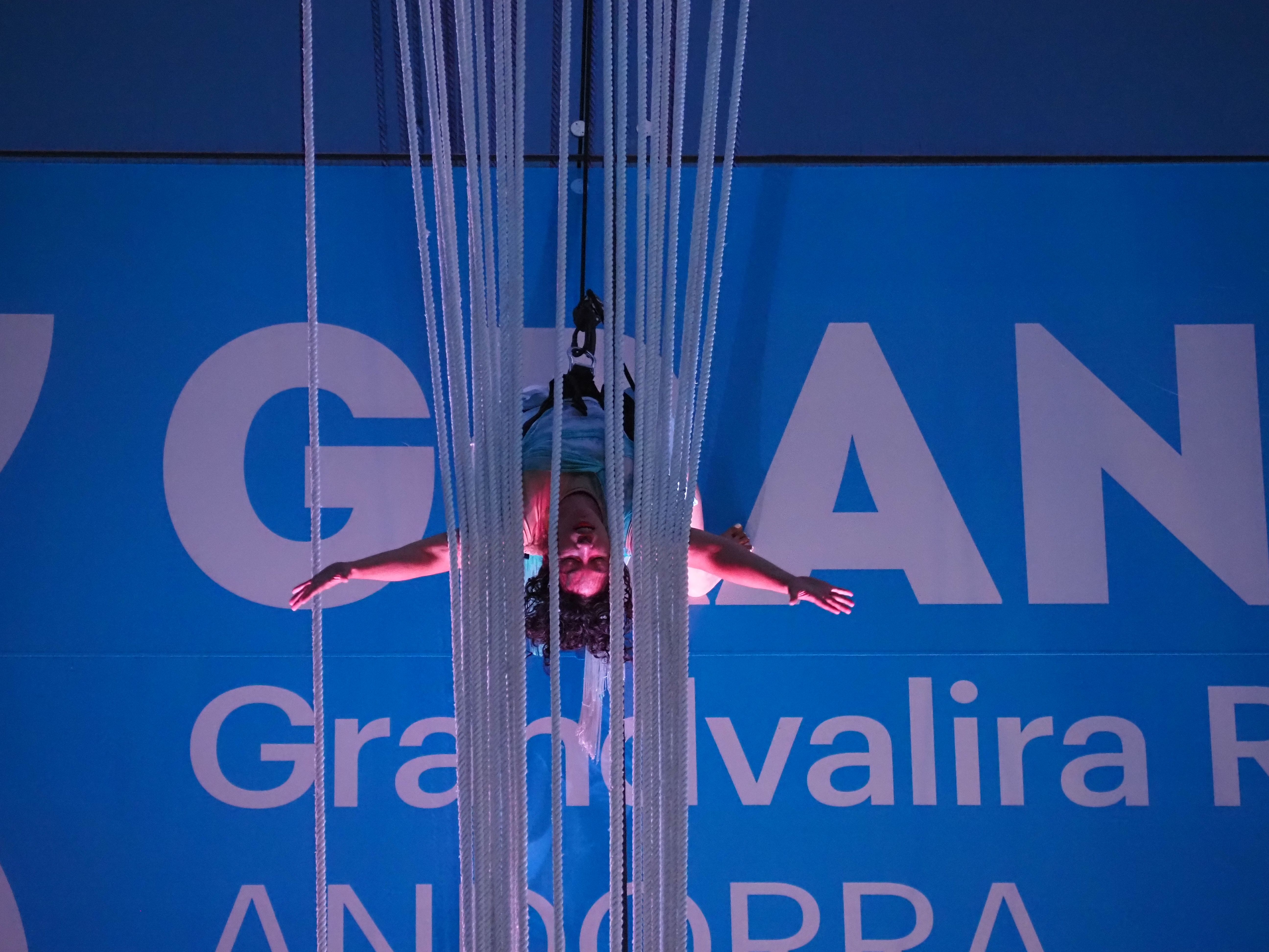 'Goja' ha ofert una proposta de dansa vertical a l'edifici del Telecabina. 'Goja' ha ofert una proposta de dansa vertical a l'edifici del Telecabina.