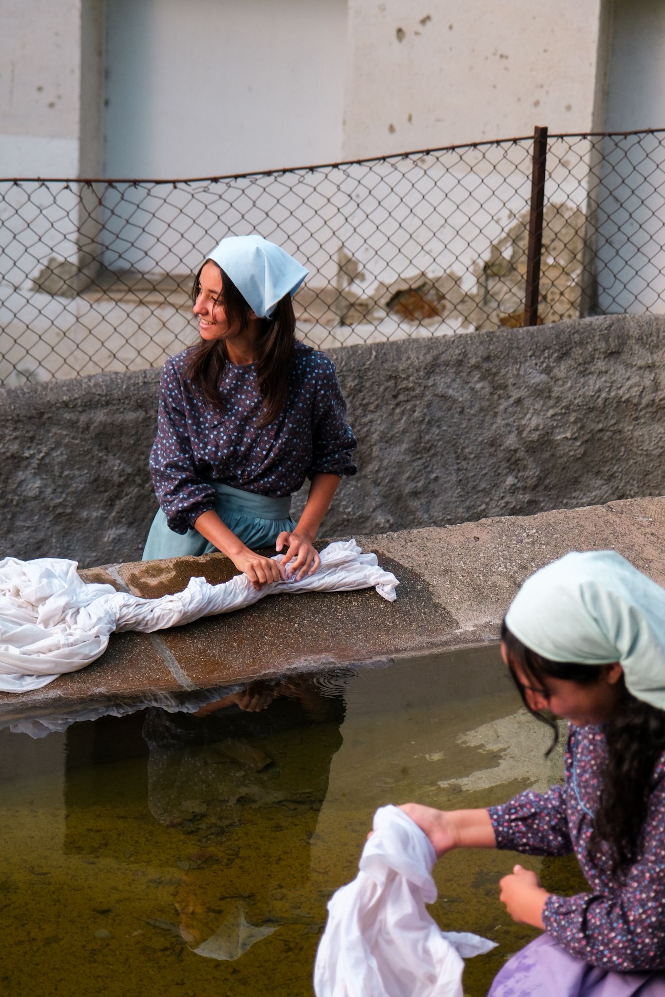 Al safareig del barri. Al safareig del barri.
