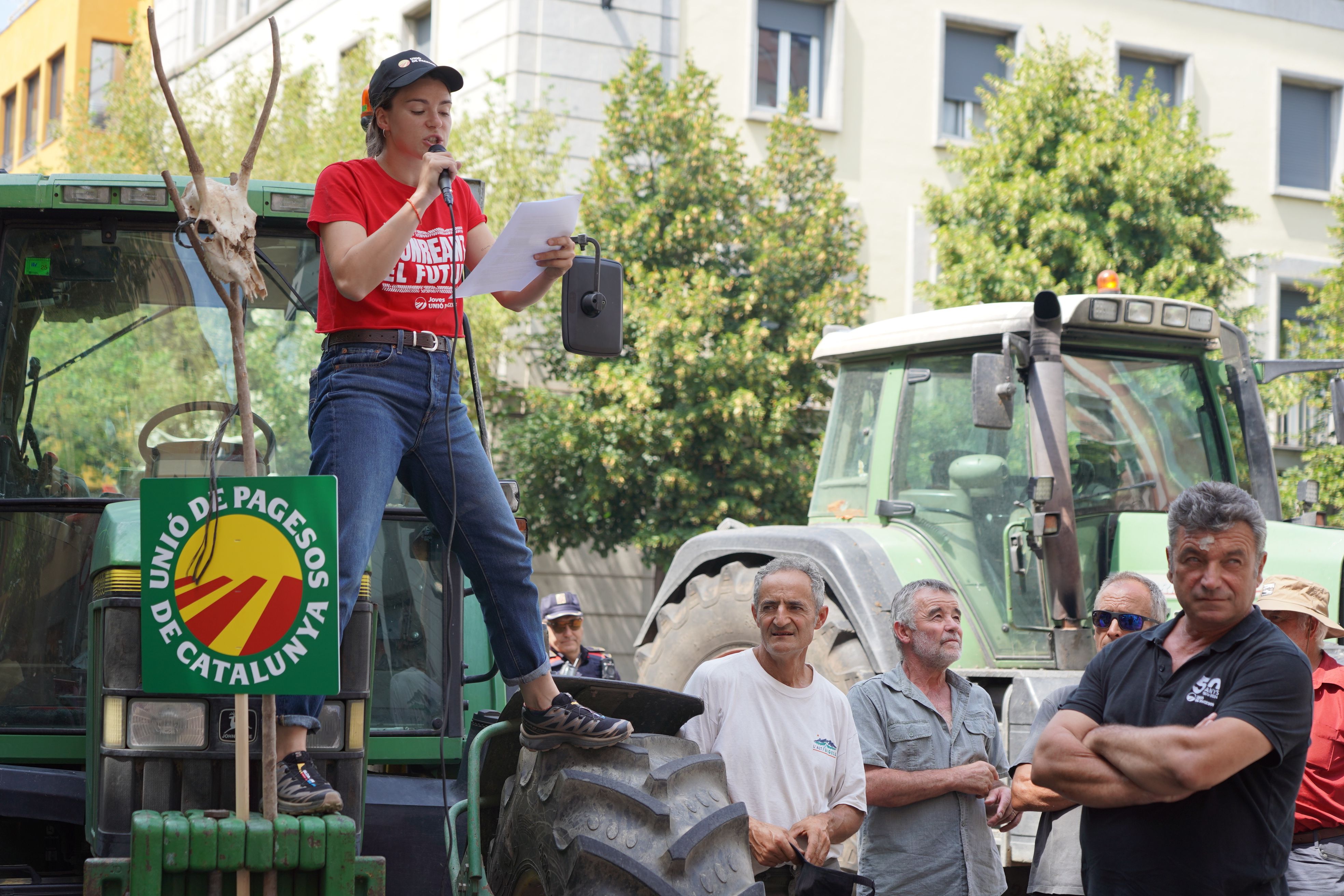 Laia Angrill llegint el manifest. Laia Angrill llegint el manifest.