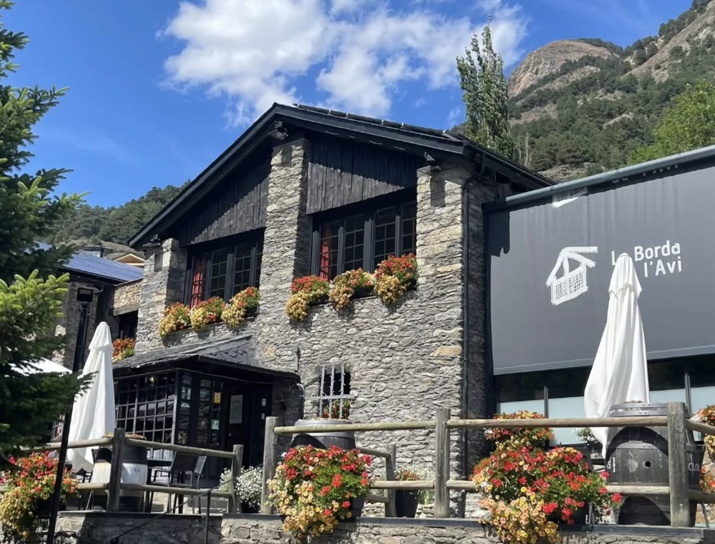 Façana del restaurant La Borda de l’Avi.