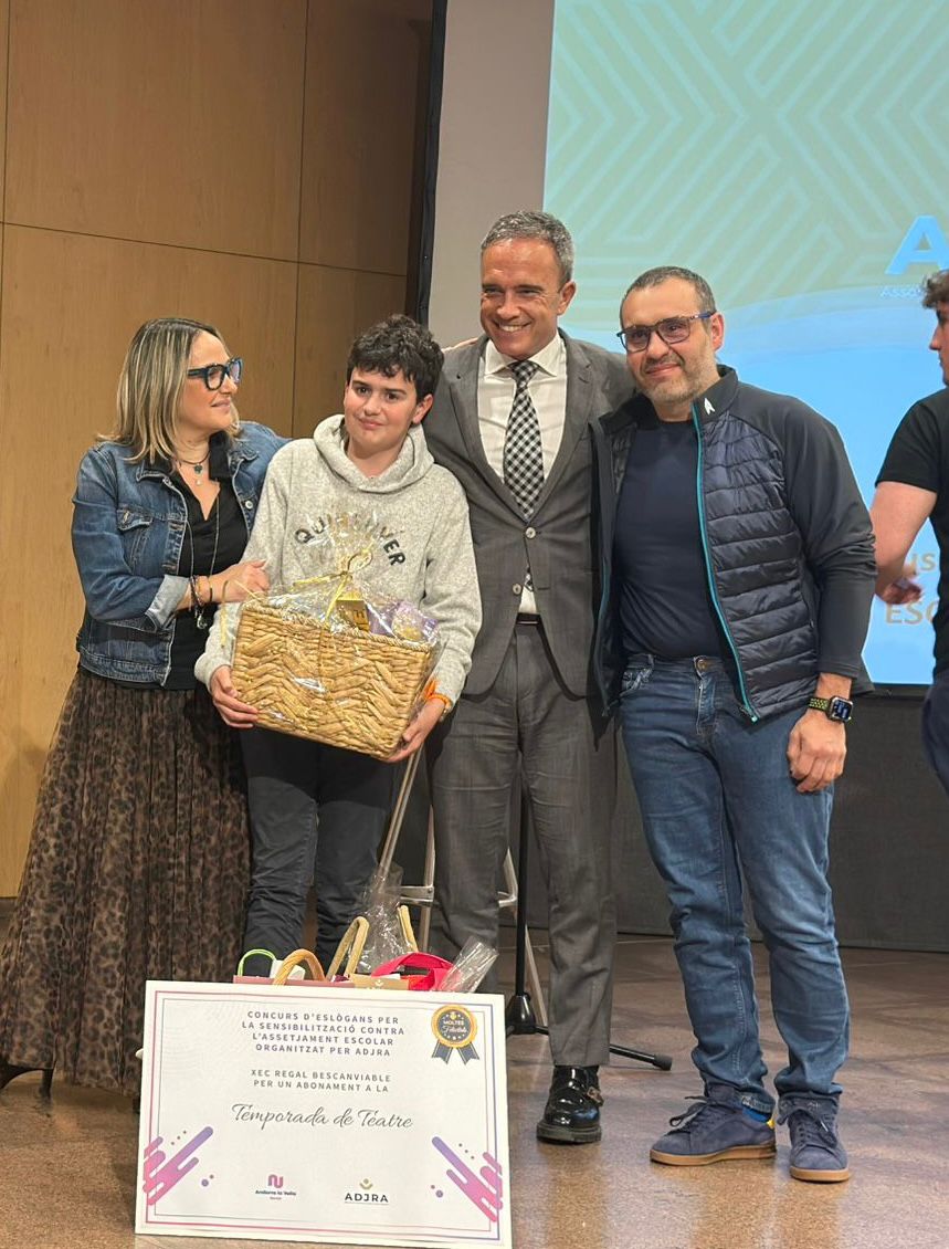 Un dels guanyadors del concurs d'eslògans. Un dels guanyadors del concurs d'eslògans.