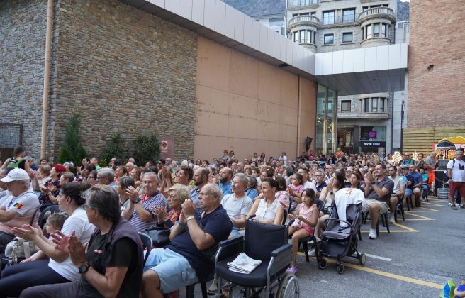 El públic assistent al concert tribut a Tina Turner. El públic assistent al concert tribut a Tina Turner.
