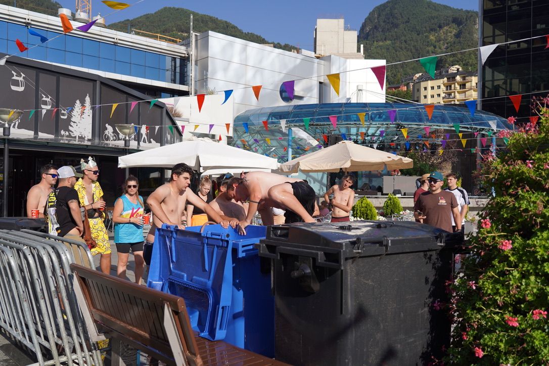 Una de les activitats de la gimcana. Una de les activitats de la gimcana.