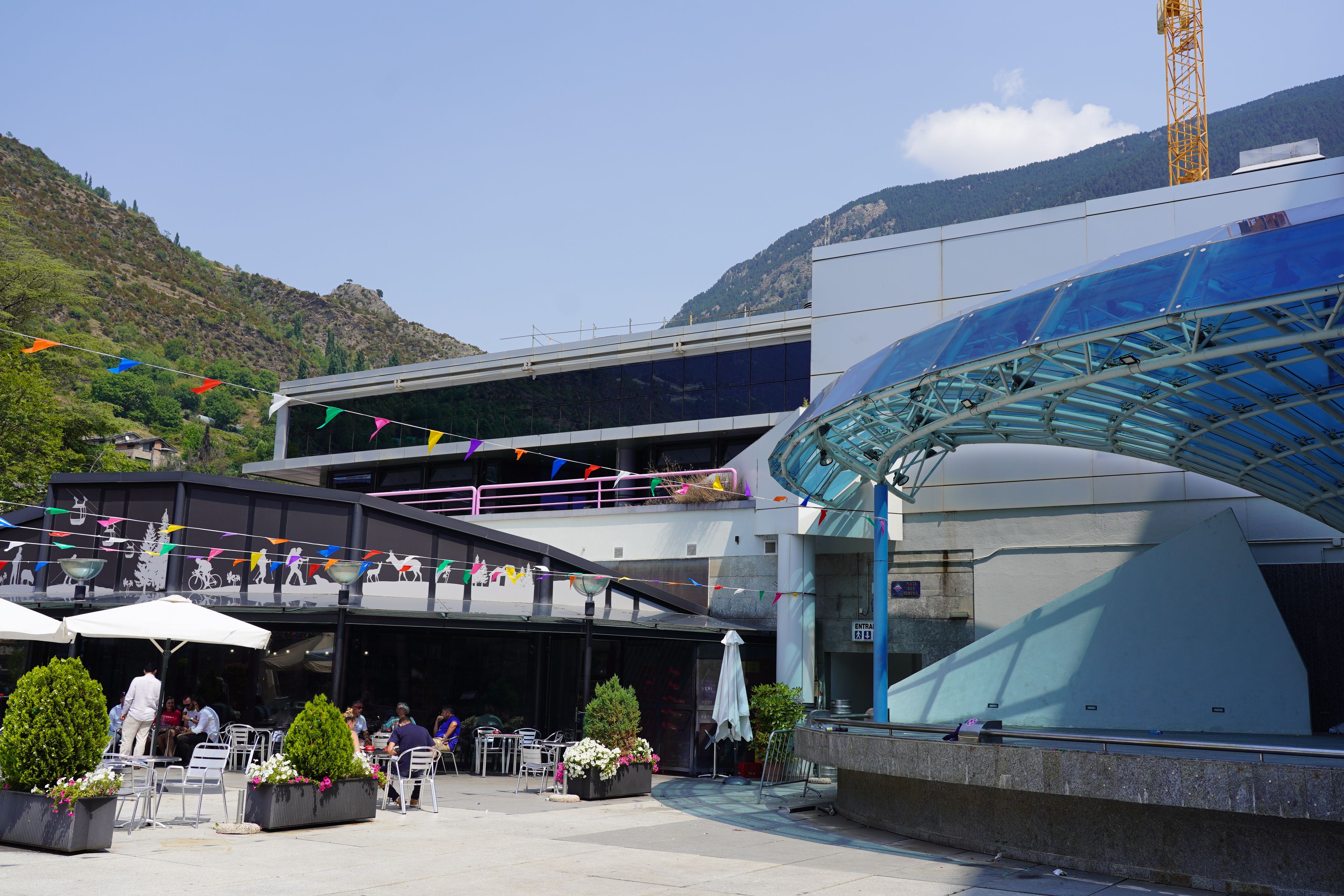 El Casal del Poble ja amb la nova estructura completada.