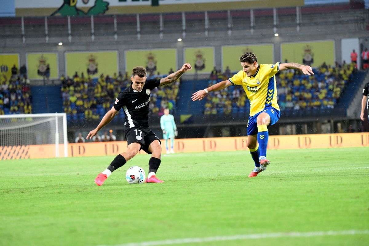 Carrique ha arrencat com a titular al costat dret de la defensa. Carrique ha arrencat com a titular al costat dret de la defensa.