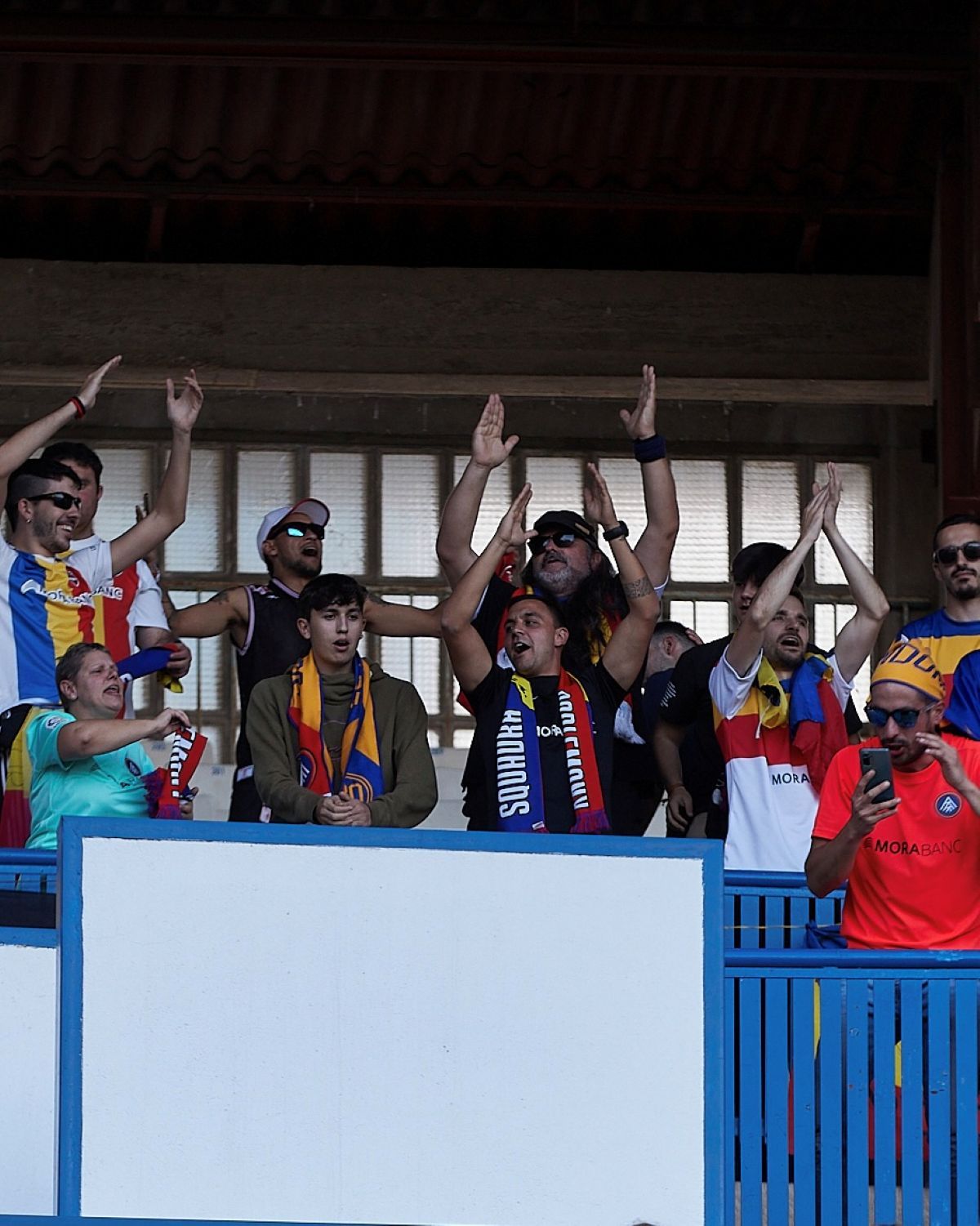 Aficionats de l'FC Andorra, desplaçats fa dues temporades a La Romareda. Aficionats de l'FC Andorra, desplaçats fa dues temporades a La Romareda.