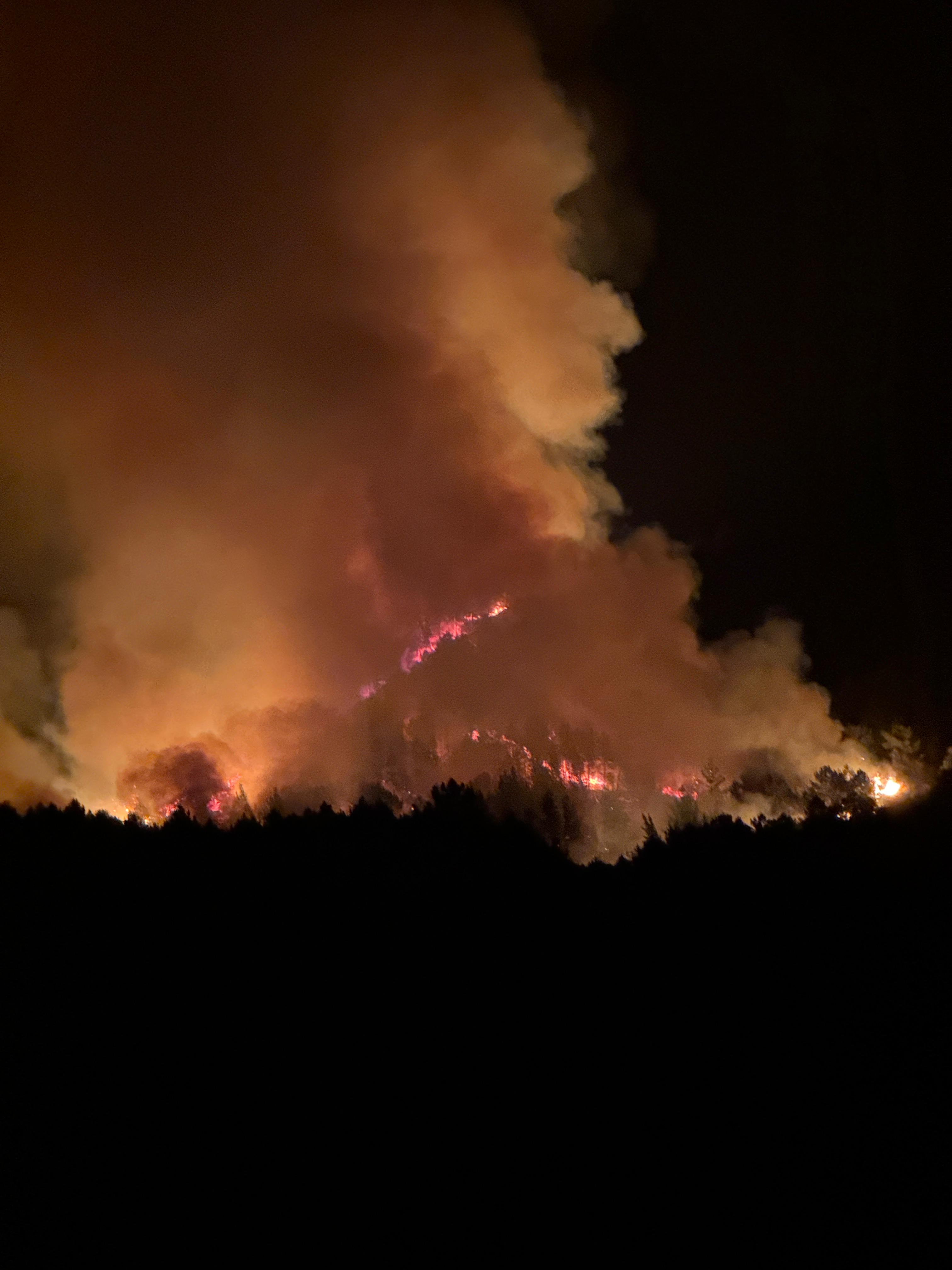 Verin i la província d'Ourense s'han vist afectats per diversos fronts de foc. Verin i la província d'Ourense s'han vist afectats per diversos fronts de foc.
