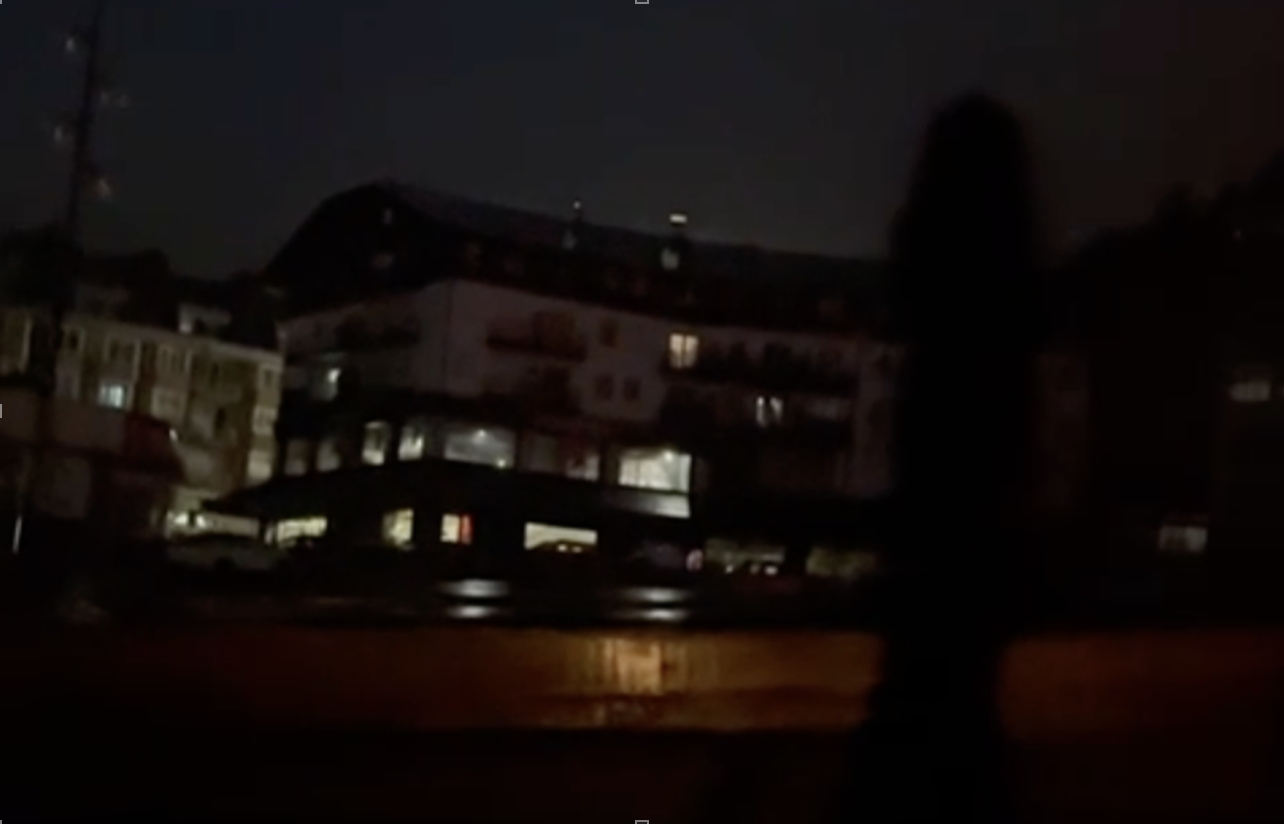 Moment que ha tornat la llum al Pas. 