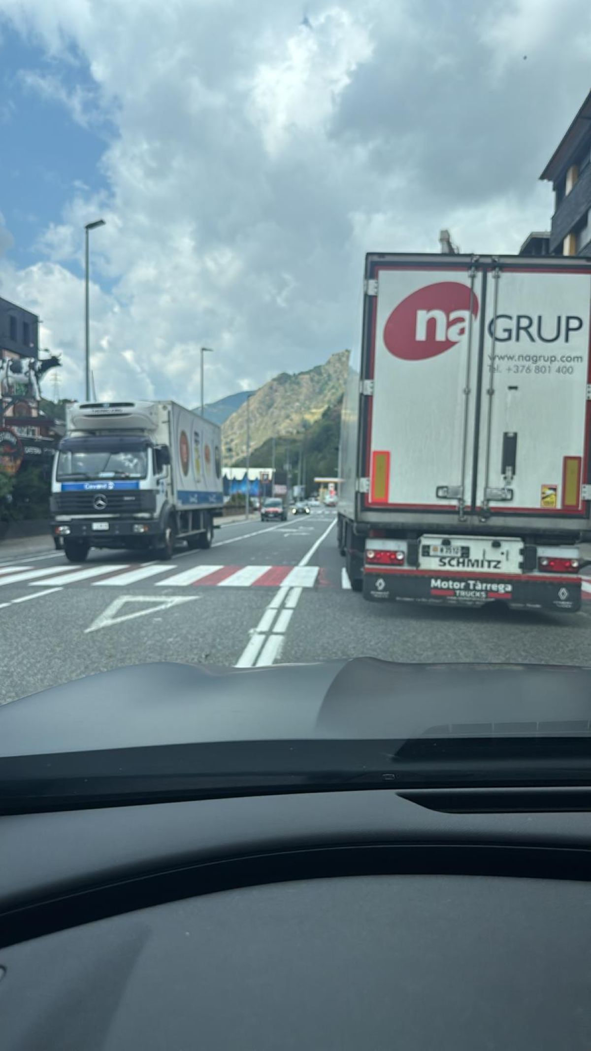 El trànsit, molt dens aquest matí a la parròquia de Canillo. 