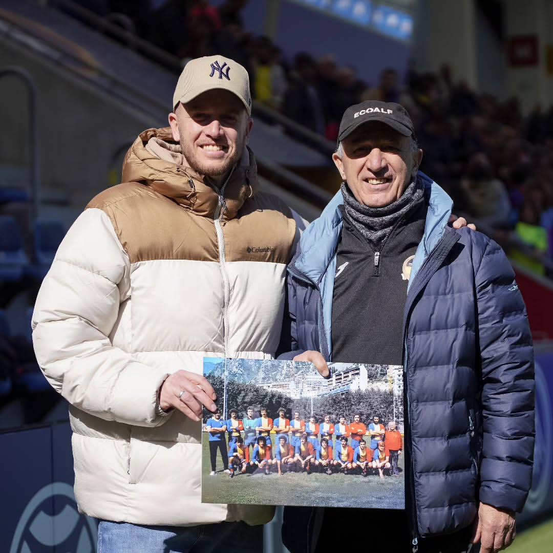 Pare i fill, la temporada passada en l'homenatge del club als herois del primer ascens a Segona B. Pare i fill, la temporada passada en l'homenatge del club als herois del primer ascens a Segona B.