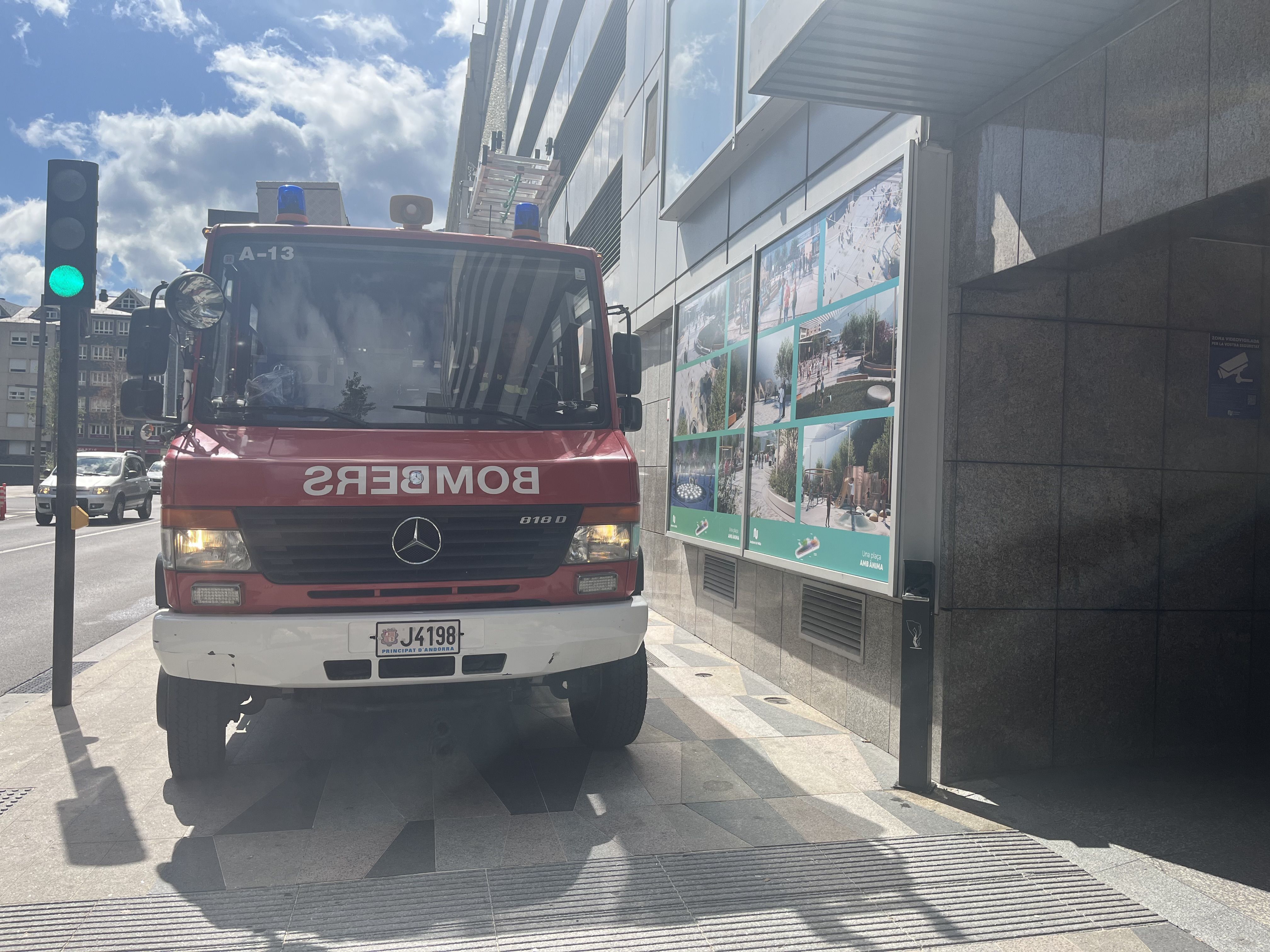 Petit ensurt a Prat de la Creu per l’encesa d’una brossa de cigarretes