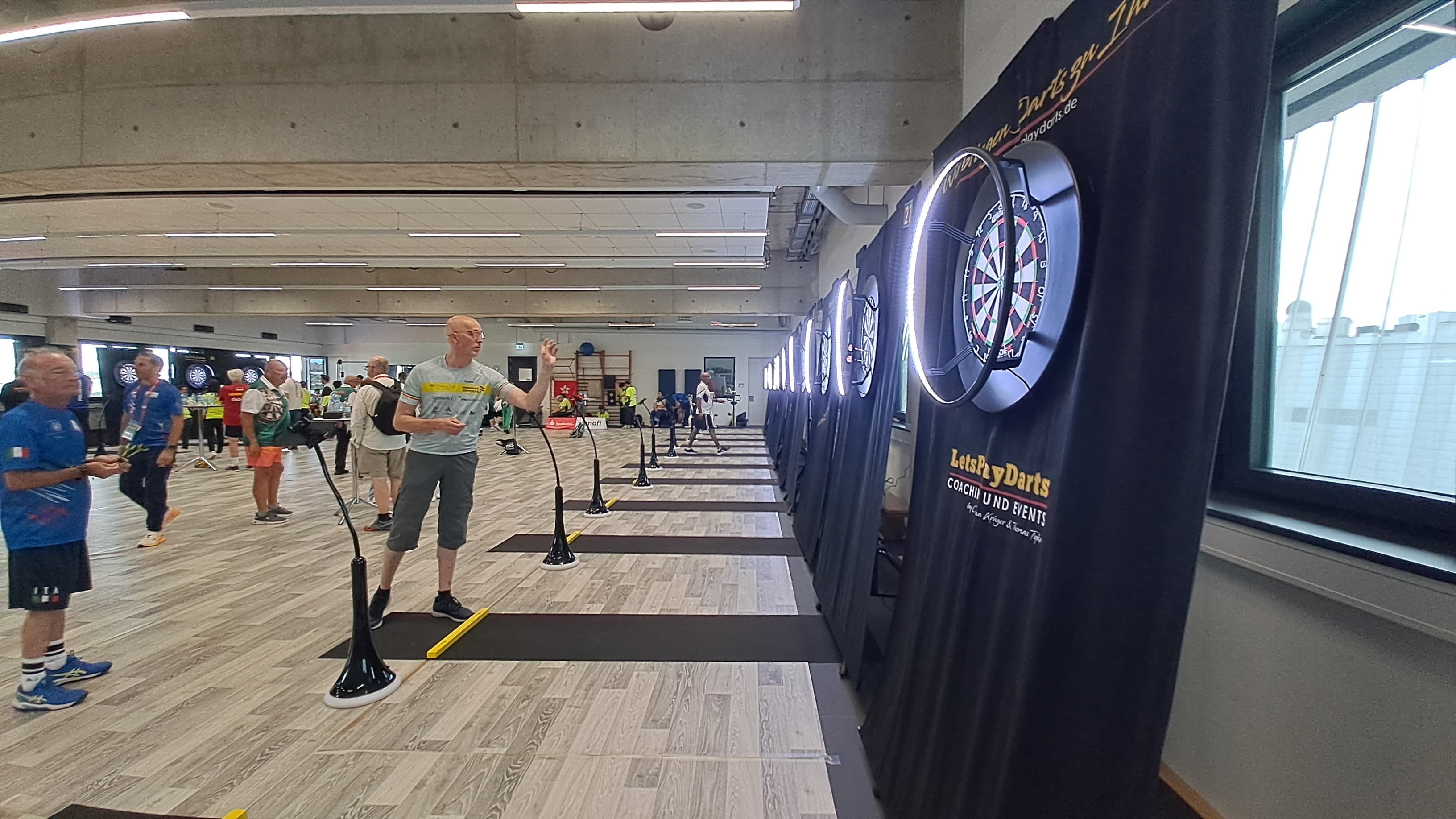 Toni Gamero, durant la seva participació a la competició de dards a Dresden.