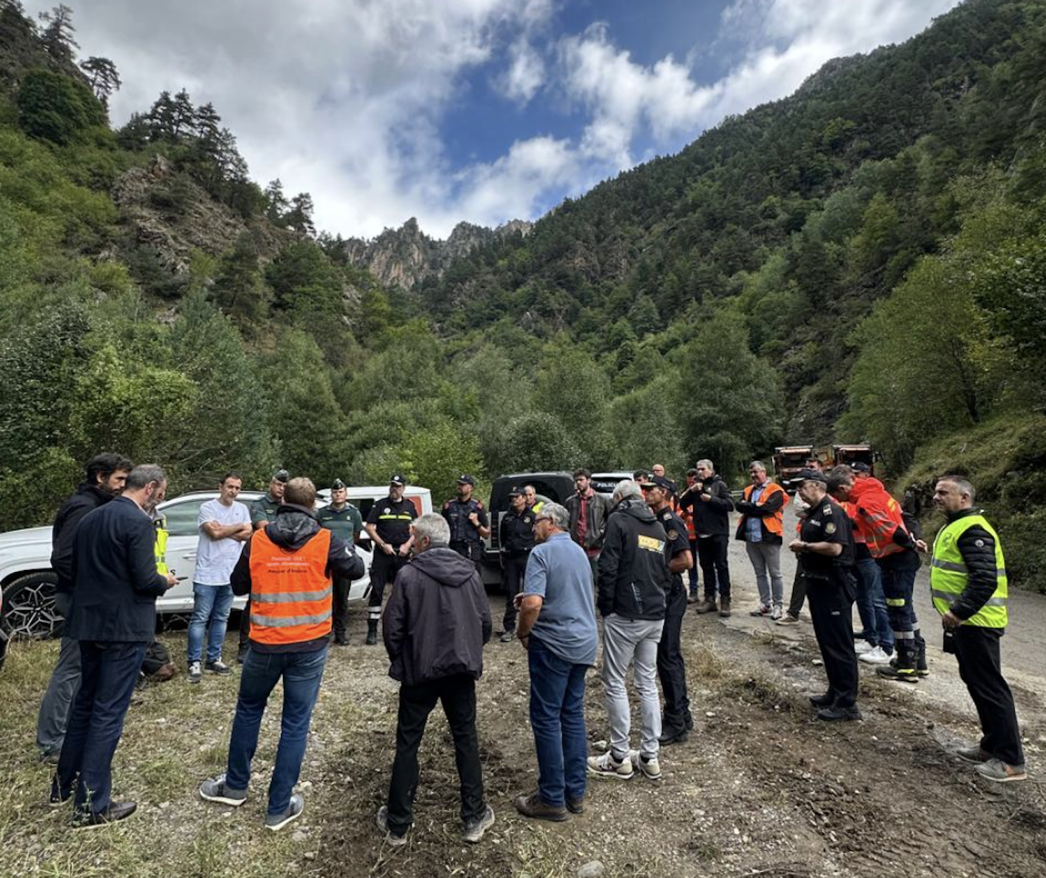 Reunió a la zona, aquest matí, per analitzar la situació. Reunió a la zona, aquest matí, per analitzar la situació.