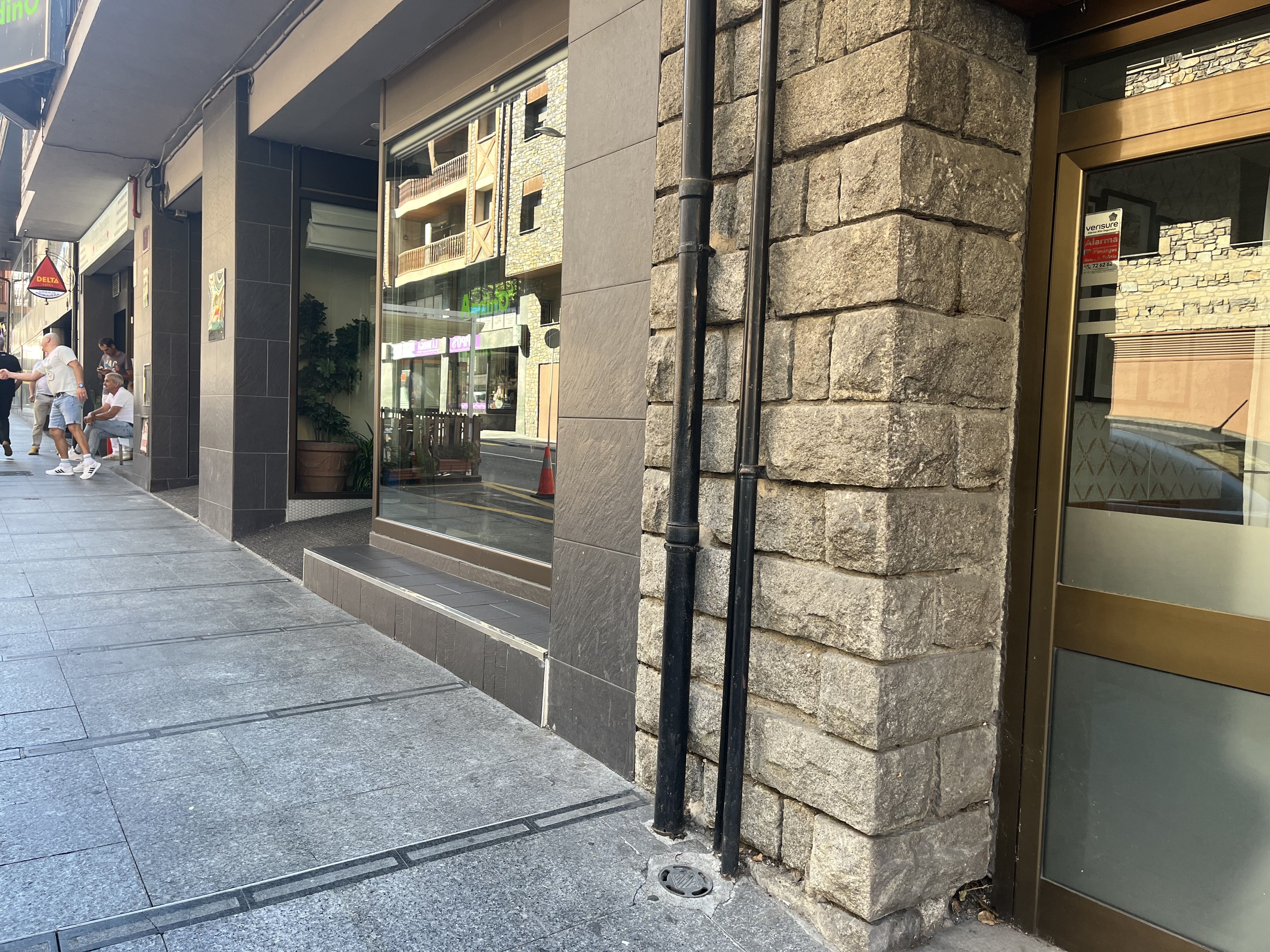 Exterior de l'establiment, on s'haurien produït els fets. Exterior de l'establiment, on s'haurien produït els fets.