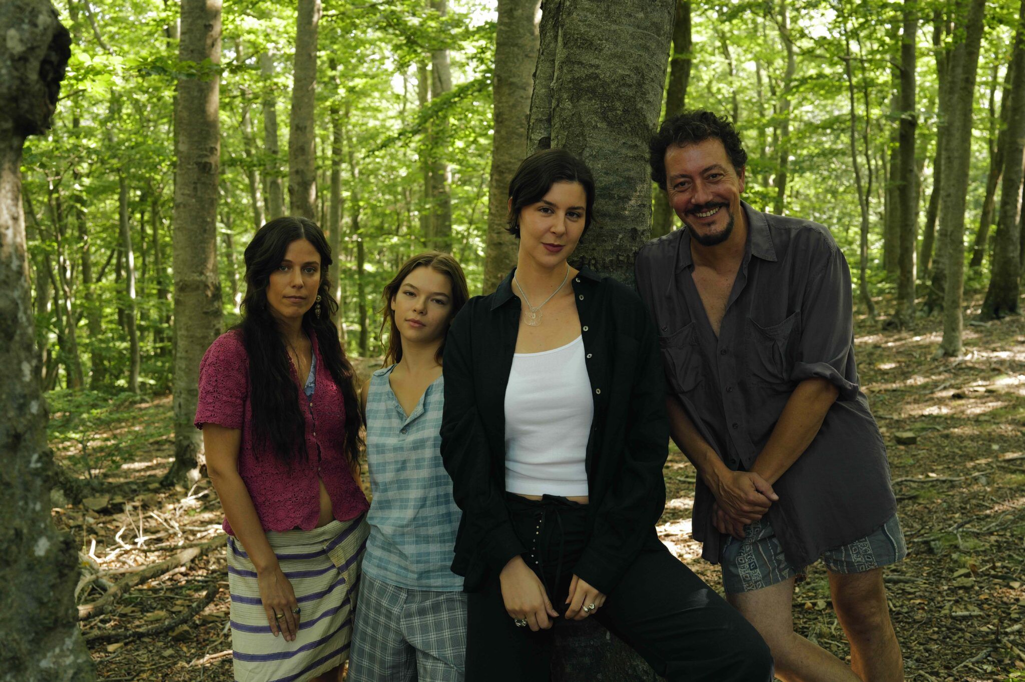 ’‘Agrestes’, el primer llargmetratge de Bárbara Farré, protagonitzat per les actrius Iria del Río i Maria Schwinning i l’actor Roger Casamajor