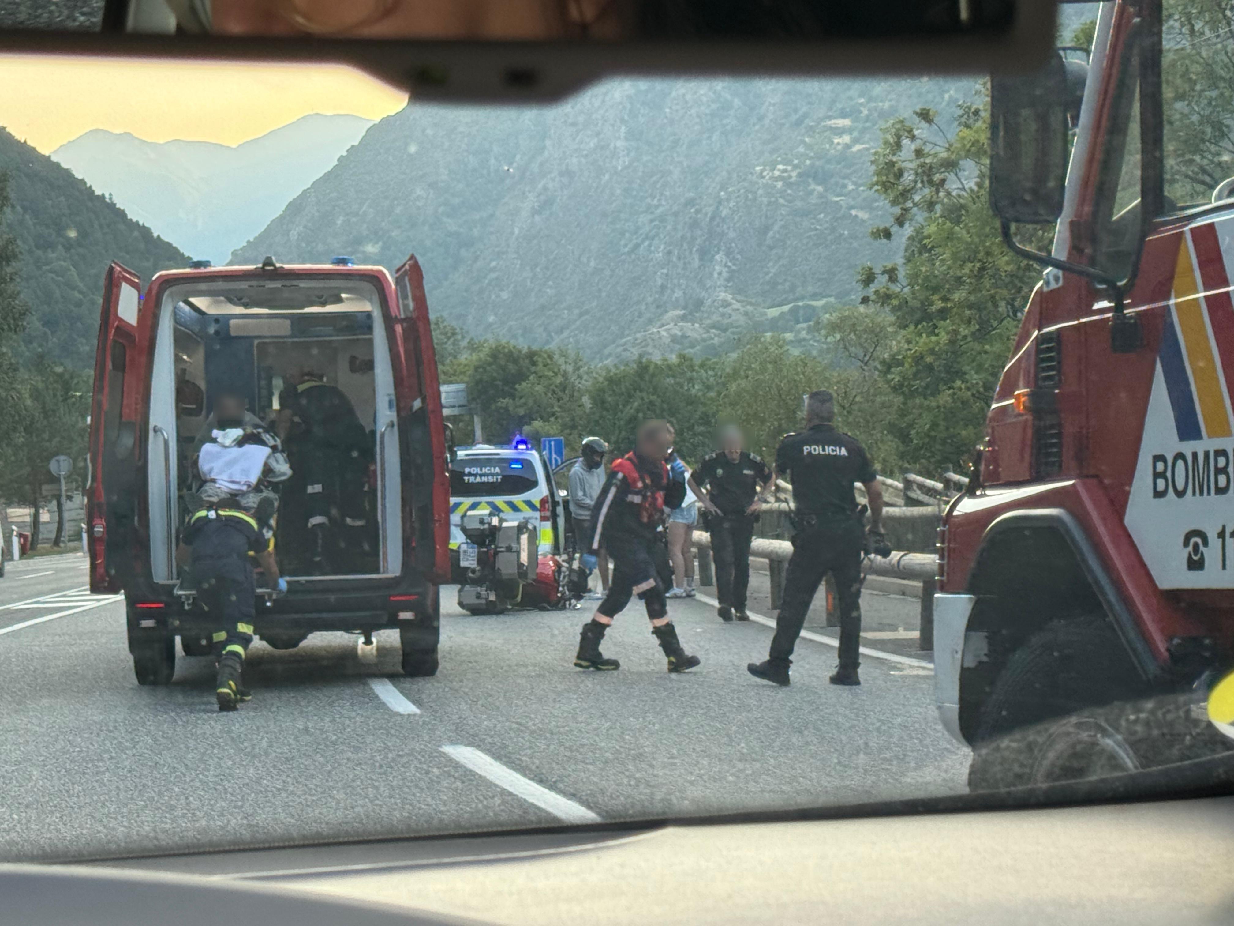 Ferit un motorista en un accident a la CG-2 a l’altura de l’avinguda del Torrent Pregó.