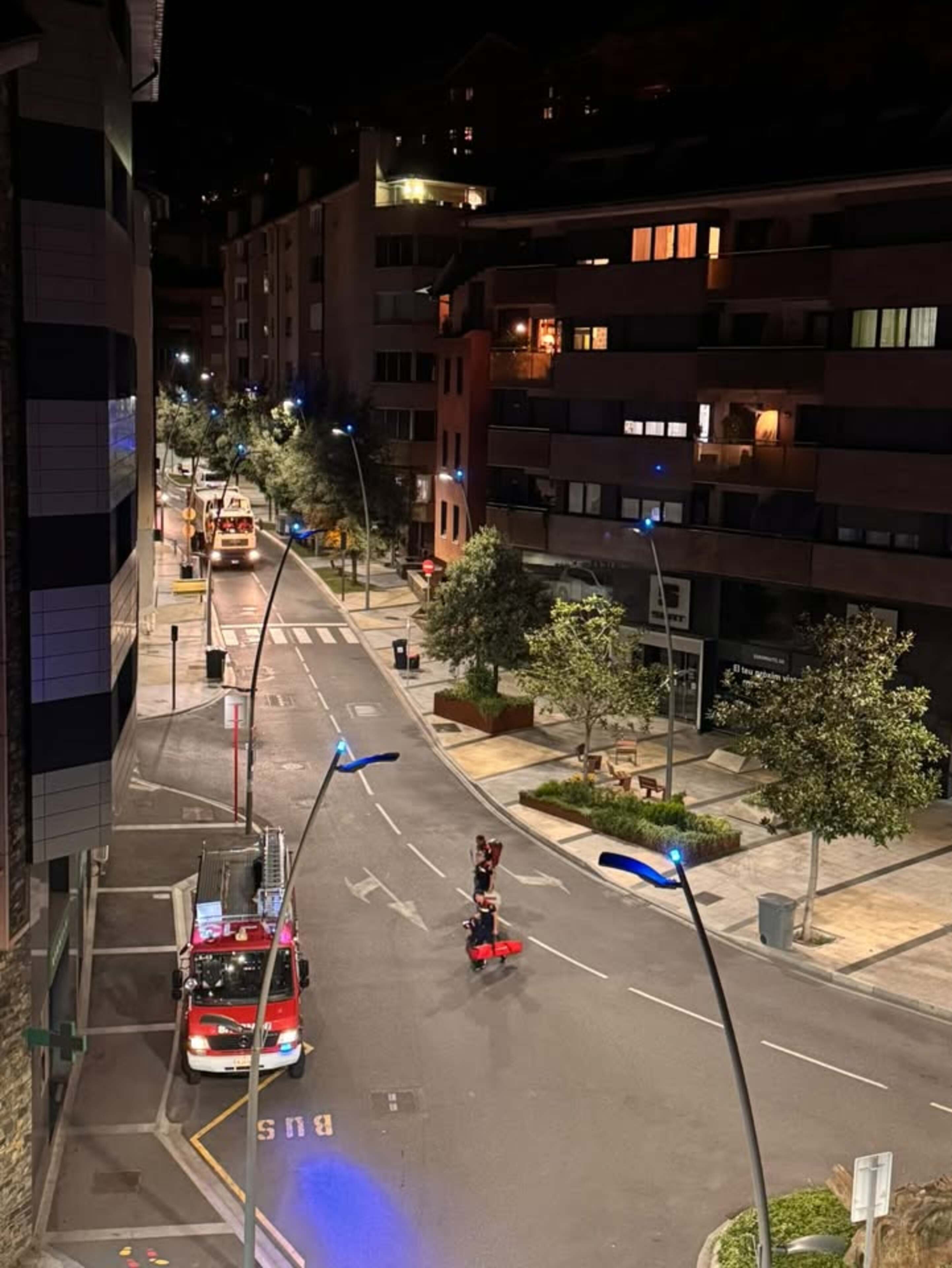 Els bombers després de la intervenció.