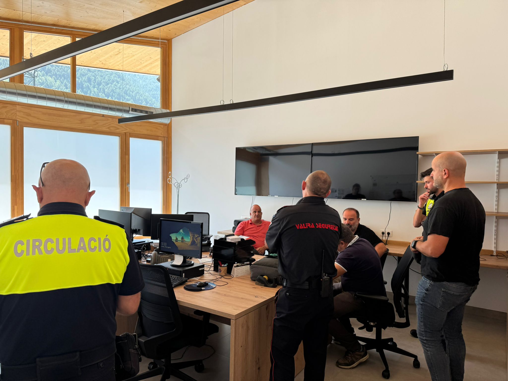 Representants de LaLiga també ha estat present en el simulacre. Representants de LaLiga també ha estat present en el simulacre.