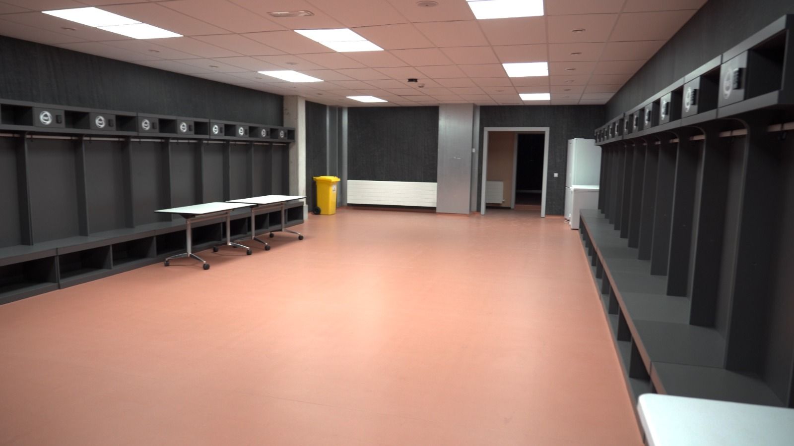 Així serà un dels vestidors locals de la federació andorrana de futbol.