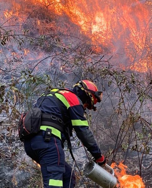 Actuació d'un bomber als incendis d'Astúries. Actuació d'un bomber als incendis d'Astúries.