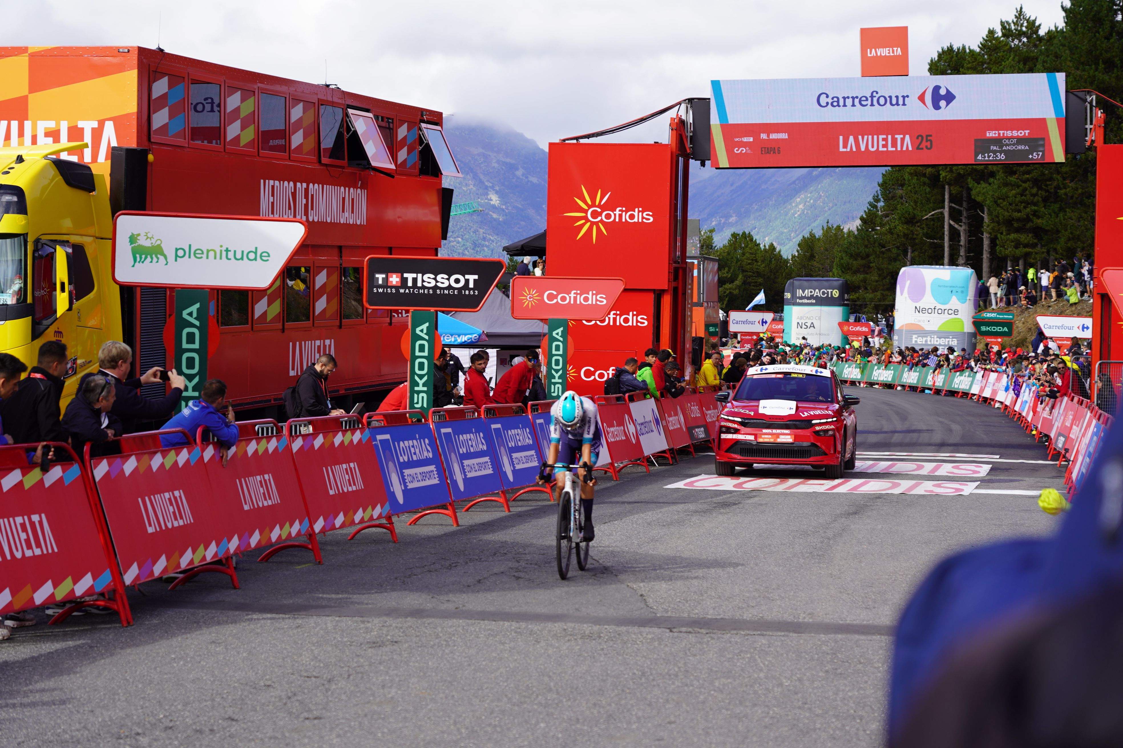 El segon classificat de l'etapa, Torstein Traeen, nou maillot vermell.