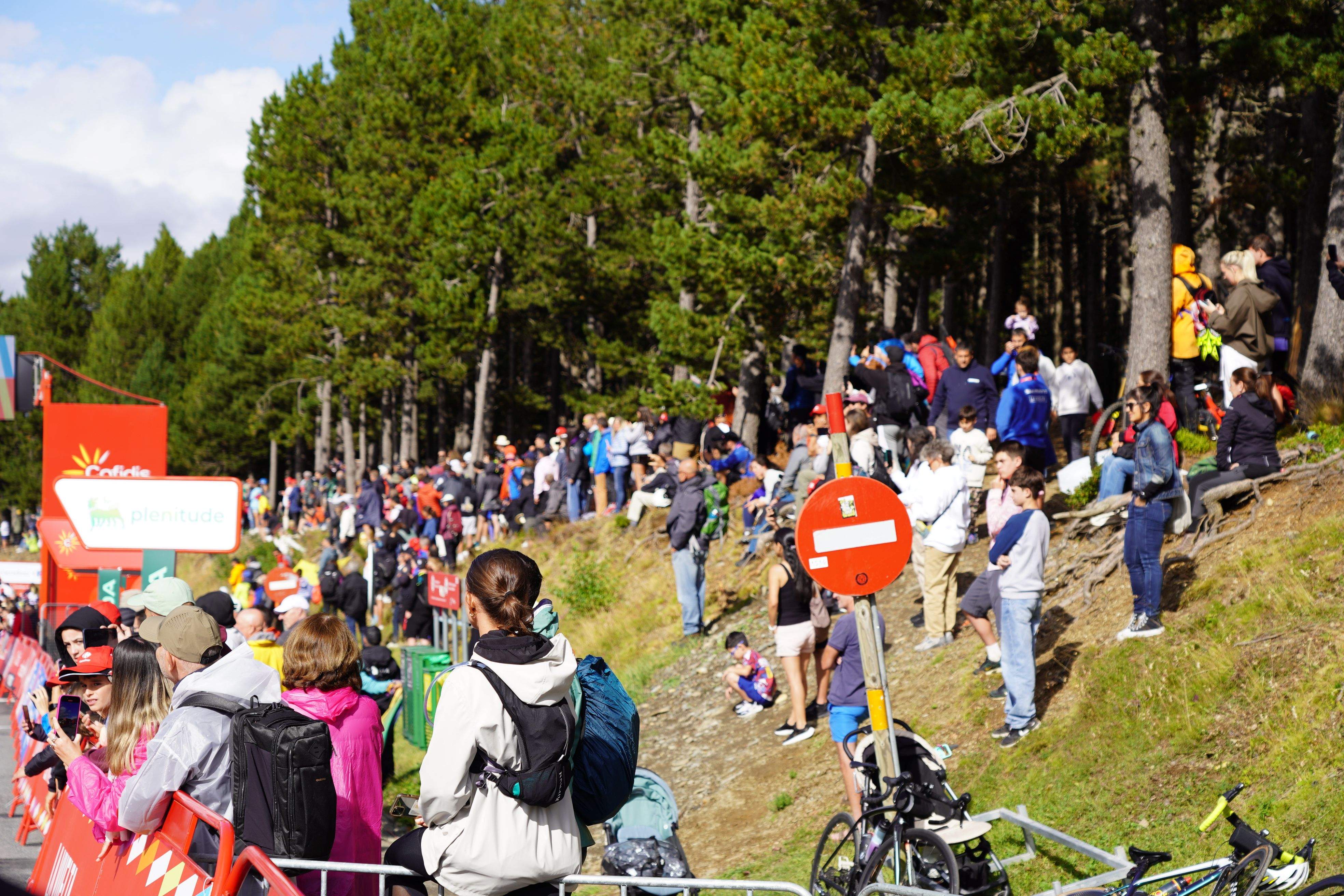 Màxima expectació als voltants del final d'etapa a la Caubella.