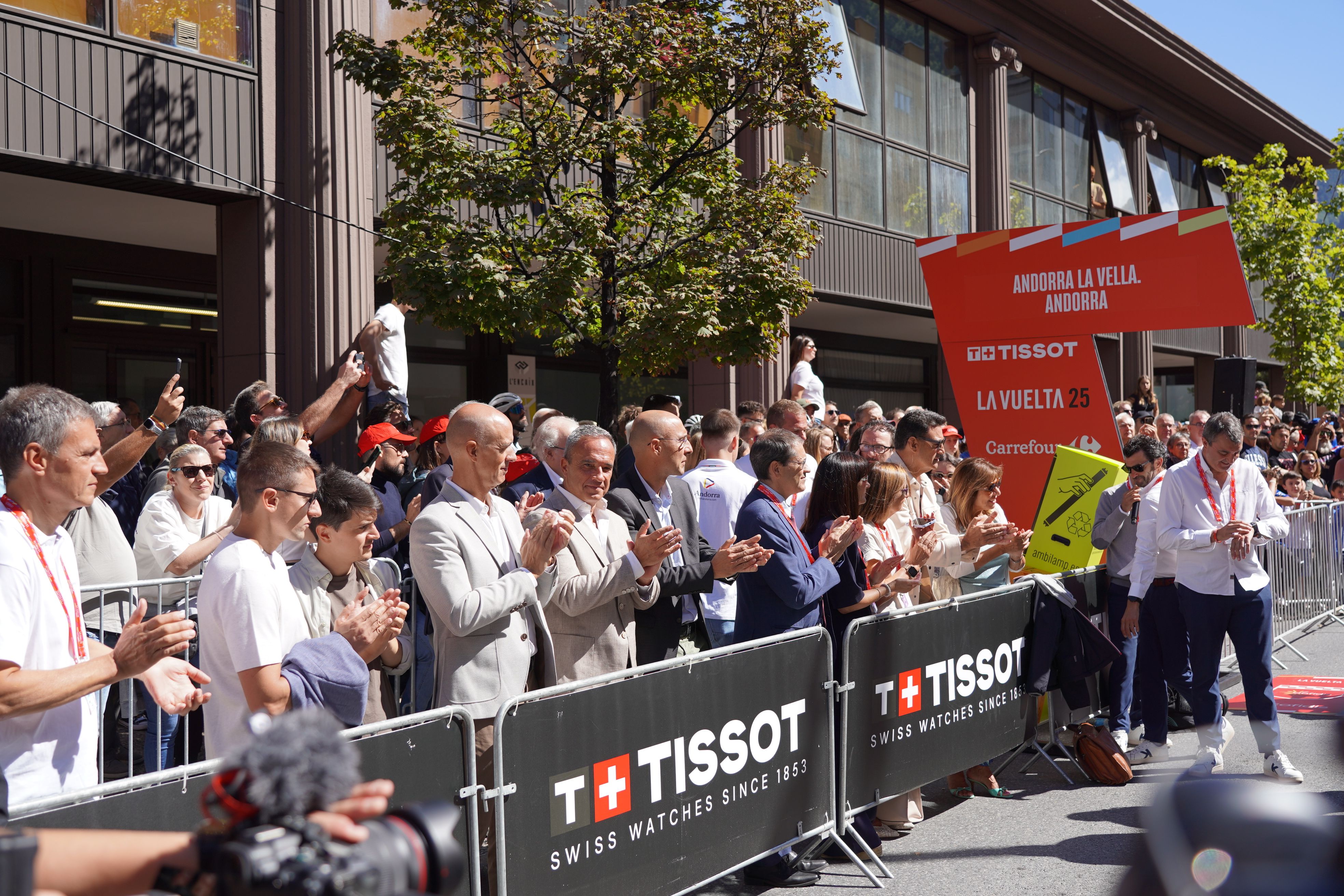 Cabanes, Pérez-Desoy, Surana, Bonell, Ferré i Marsol, entre els polítics assistents a la sortida. Cabanes, Pérez-Desoy, Surana, Bonell, Ferré i Marsol, entre els polítics assistents a la sortida.