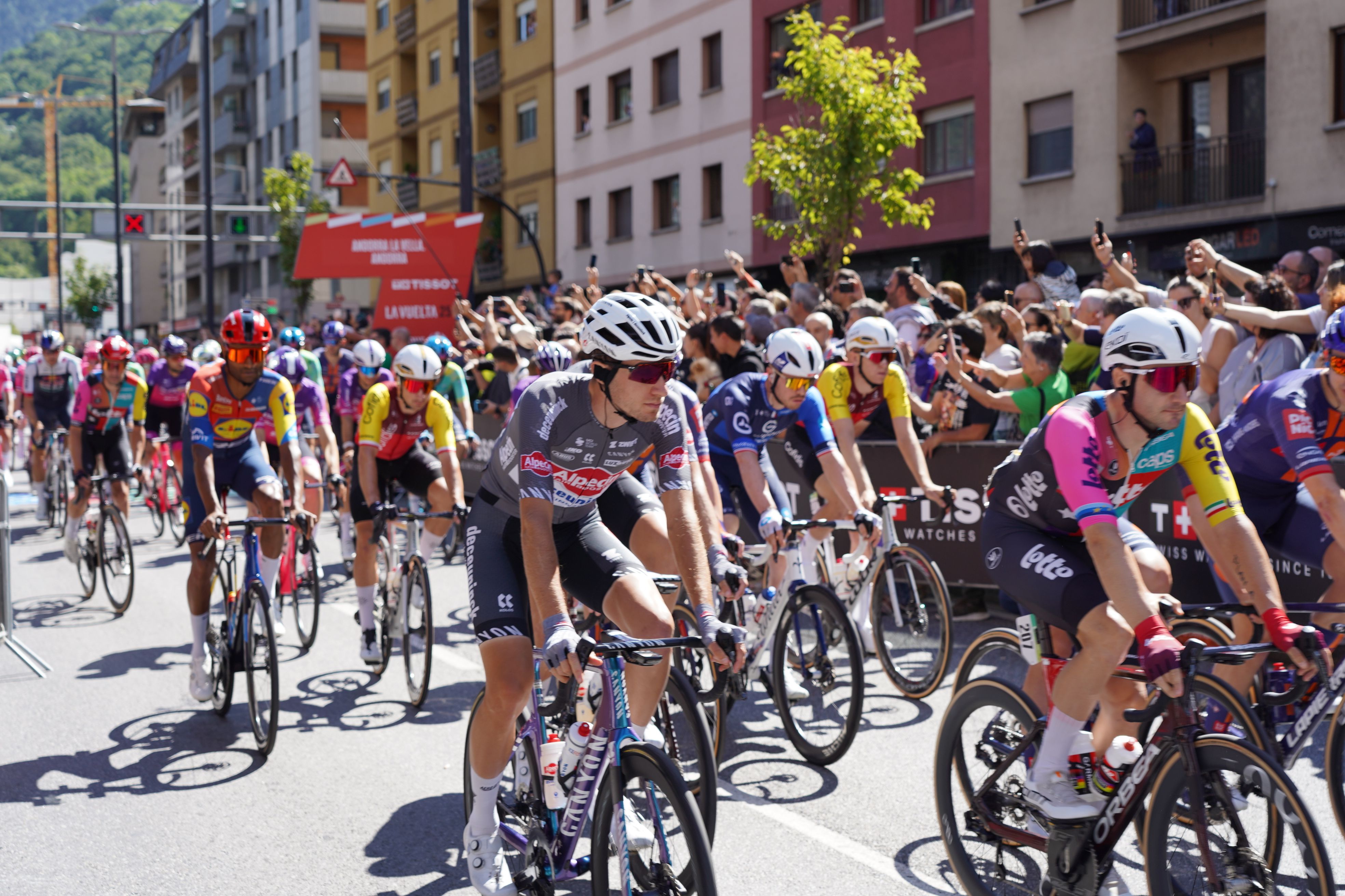 Un ciclista de l'Alpecin, a la sortida. Un ciclista de l'Alpecin, a la sortida.