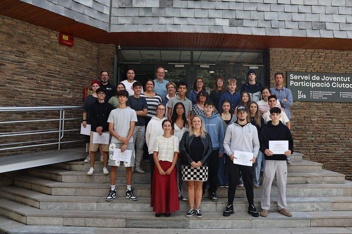 Els participants al programa Curulla amb responsables comunals.