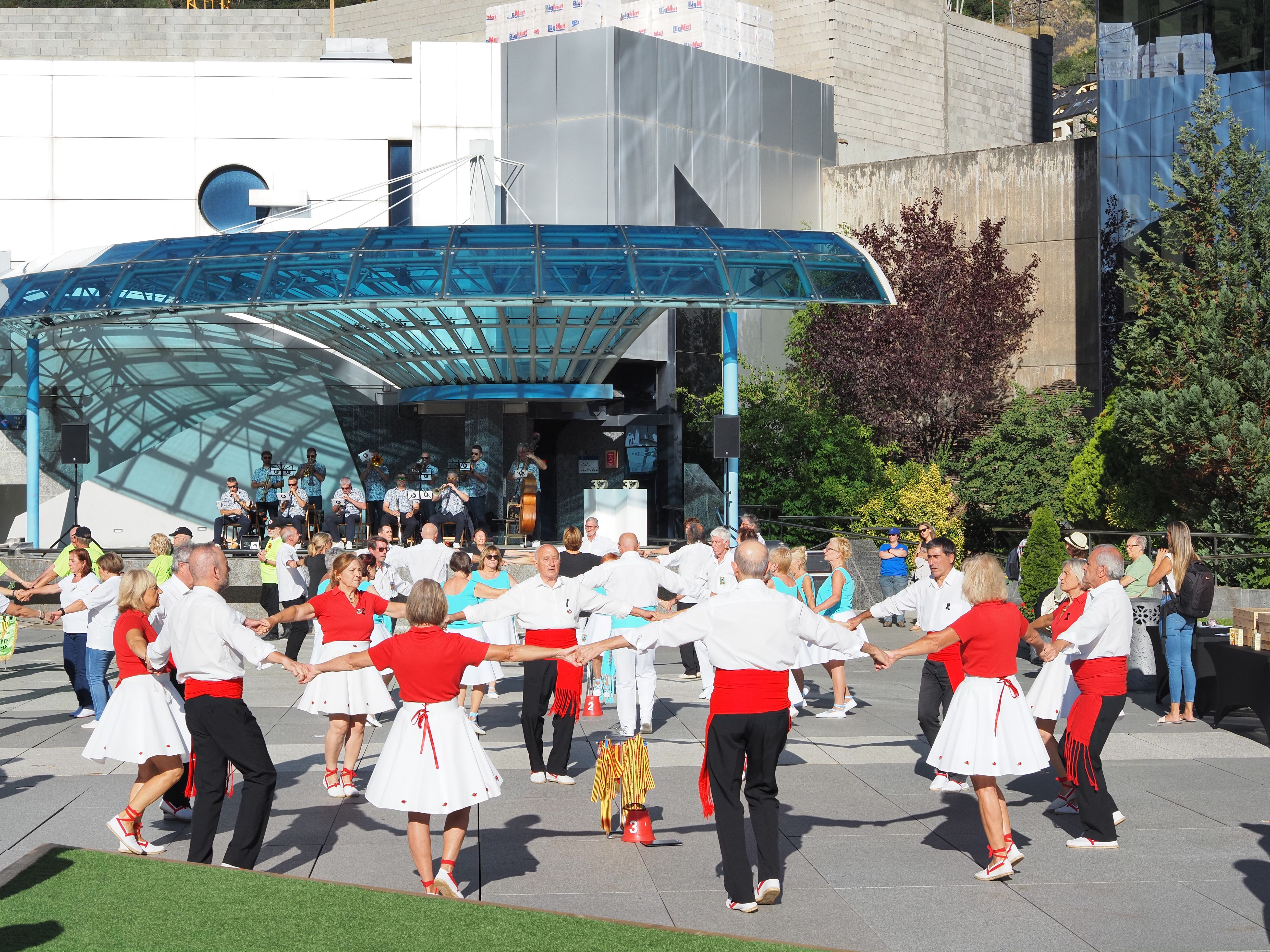 Un instant del concurs de colles sardanistes d'Encamp.