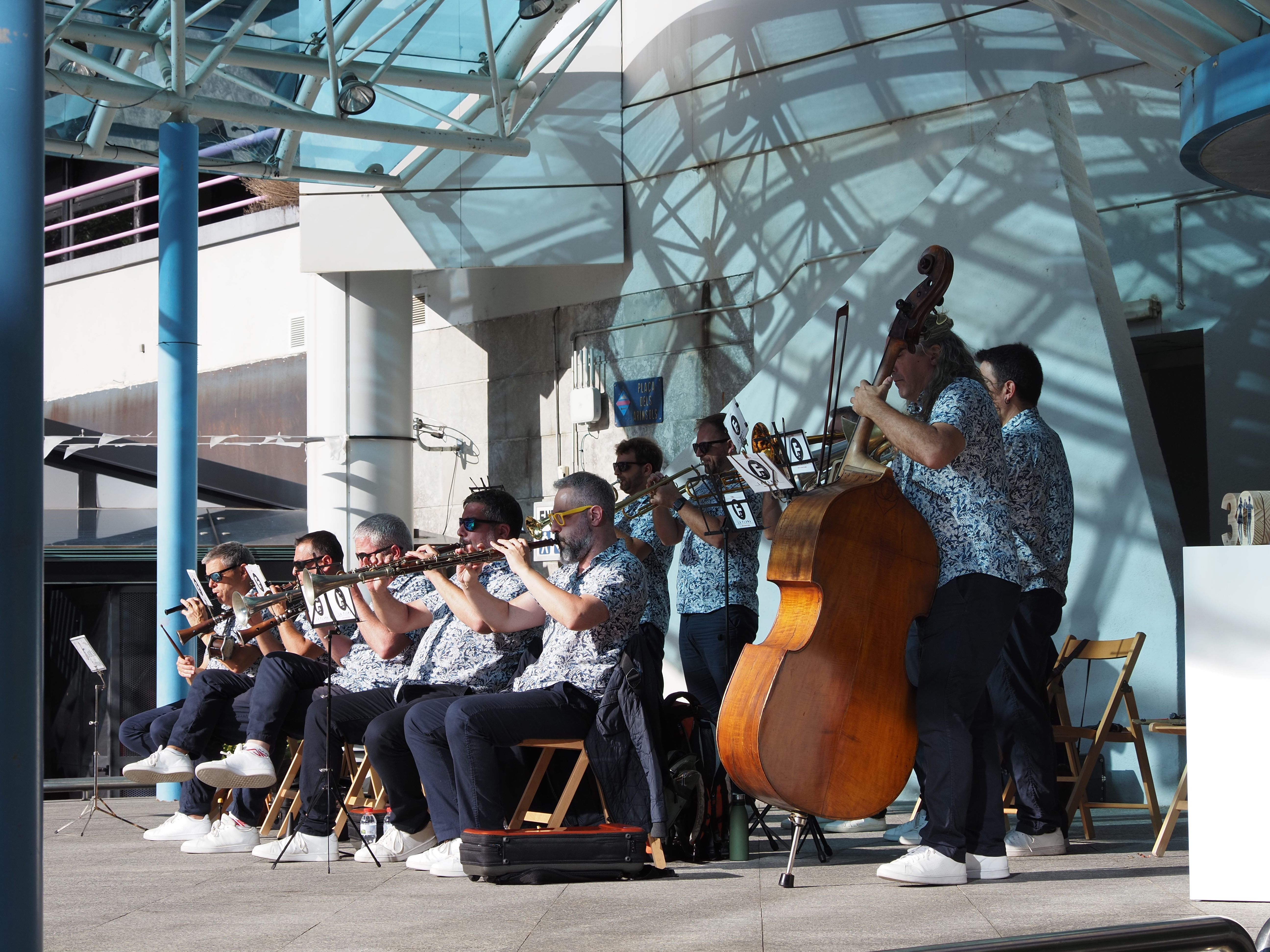 La cobla La Flama de Farners.