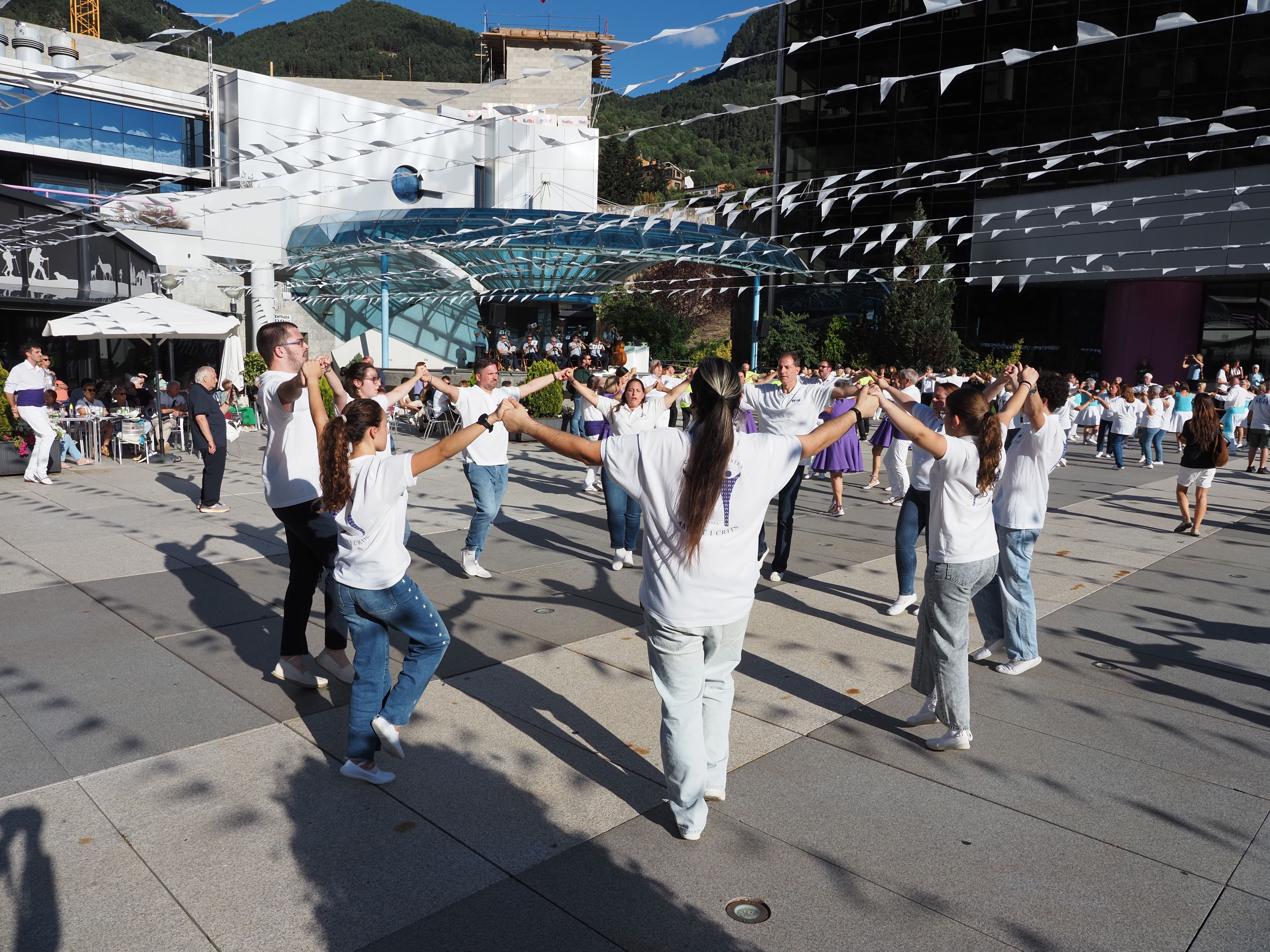 Un instant del concurs de colles sardanistes d'Encamp.