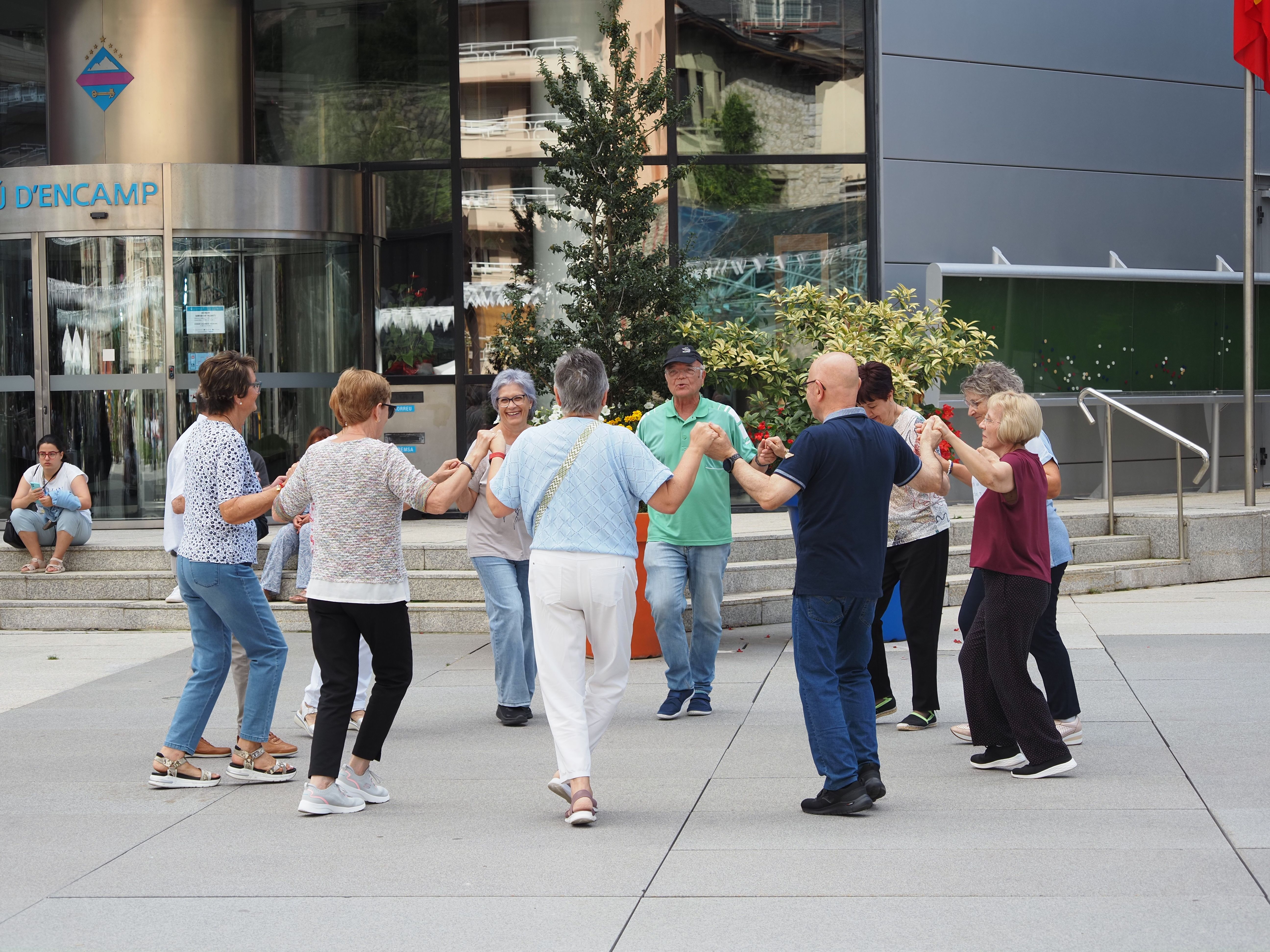 Ballada de sardanes a l'aplec d'Encamp.