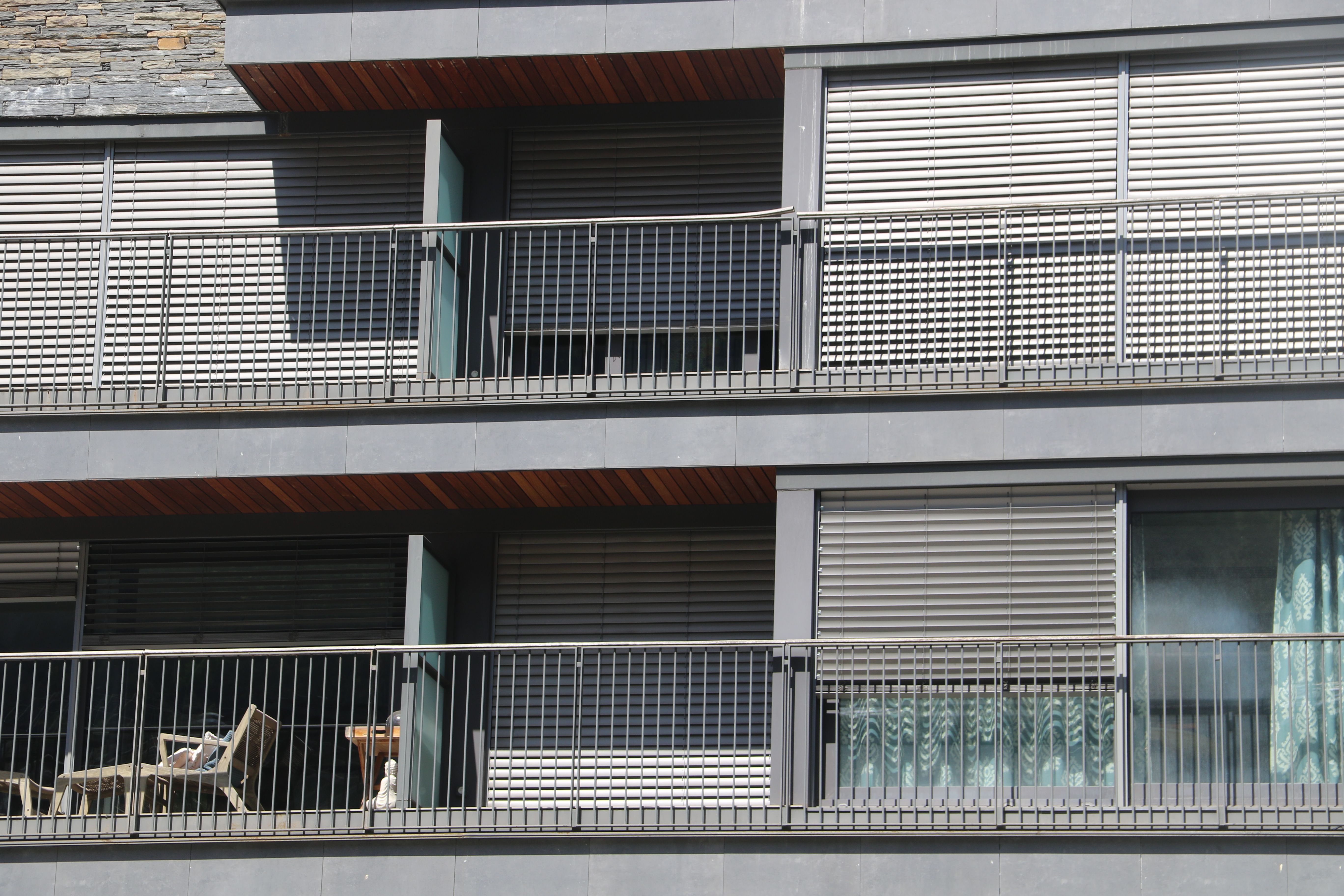 Balcons de l'edifici de l'avinguda Meritxell que també va ser visitat pels lladres. Balcons de l'edifici de l'avinguda Meritxell que també va ser visitat pels lladres.