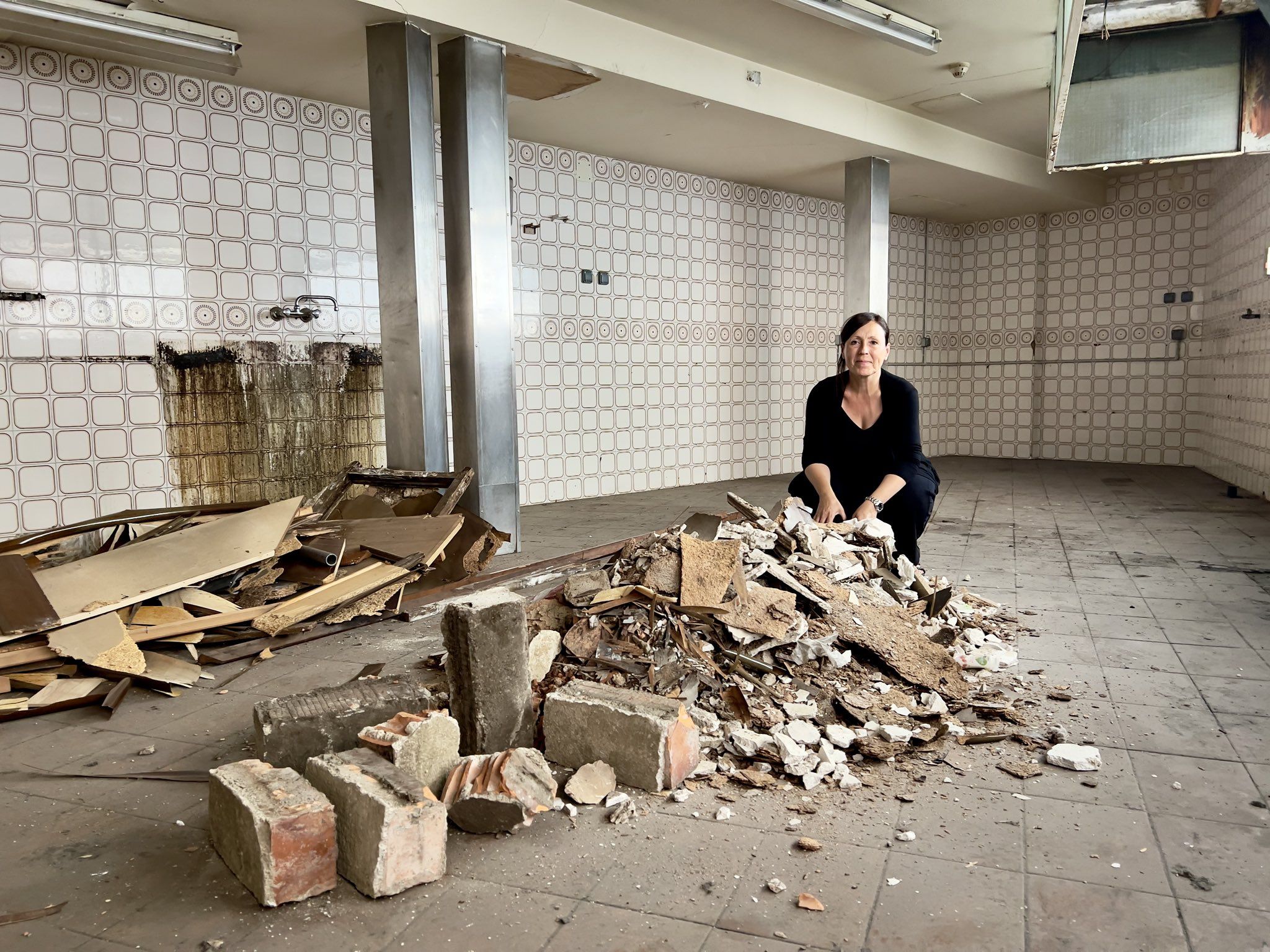 Sam Bosque a l'inici del muntatge de la seva proposta. Sam Bosque a l'inici del muntatge de la seva proposta.