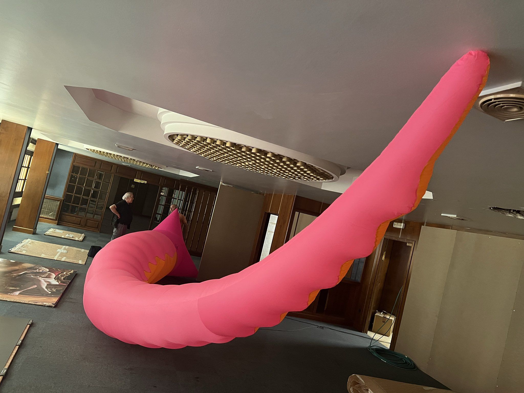 Un dels tentacles que es veurà a la façana de l'hotel. Un dels tentacles que es veurà a la façana de l'hotel.