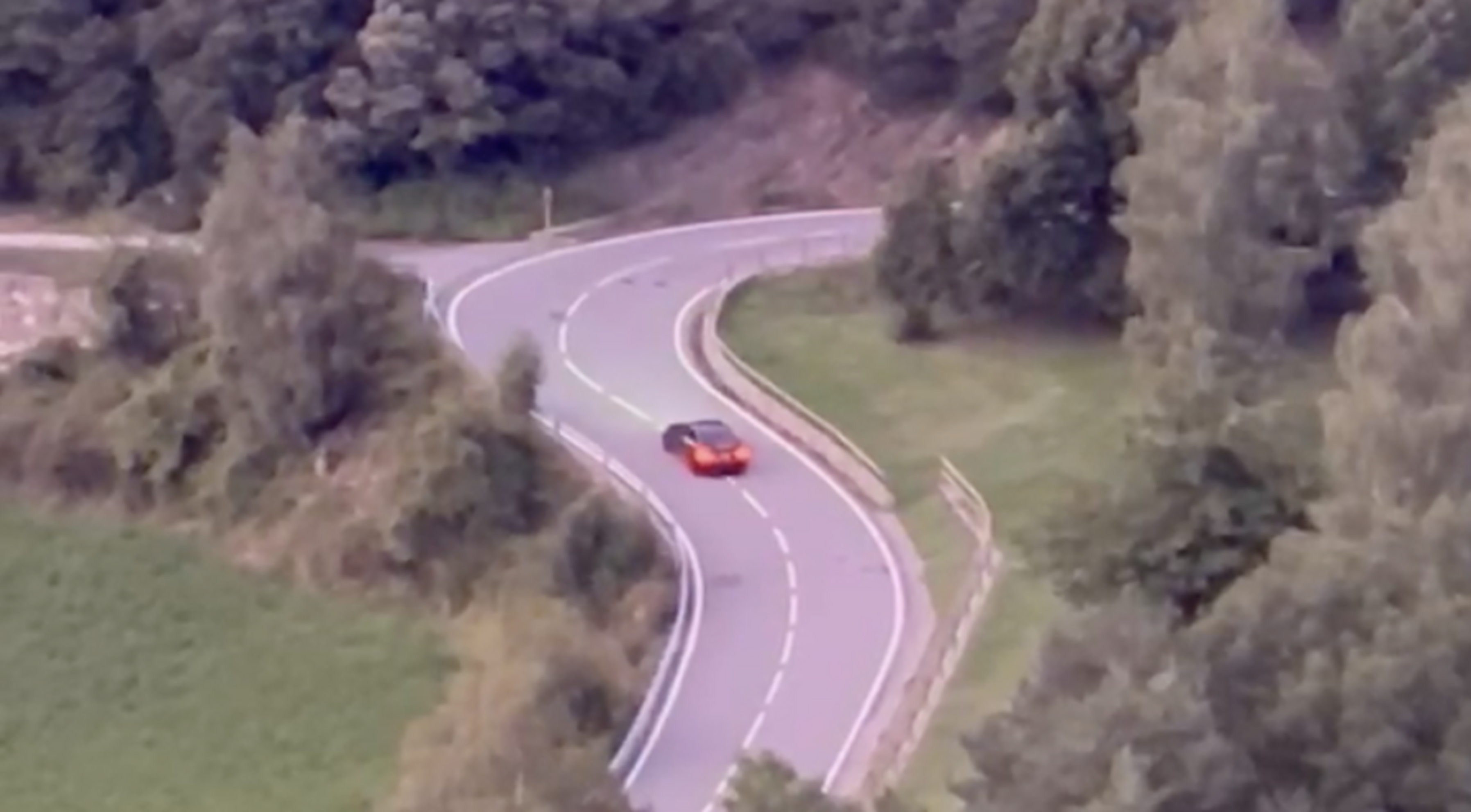 Un dels cotxes que aquest dimarts al vespre feia 'curses' per la carretera de la Comella. Un dels cotxes que aquest dimarts al vespre feia 'curses' per la carretera de la Comella.