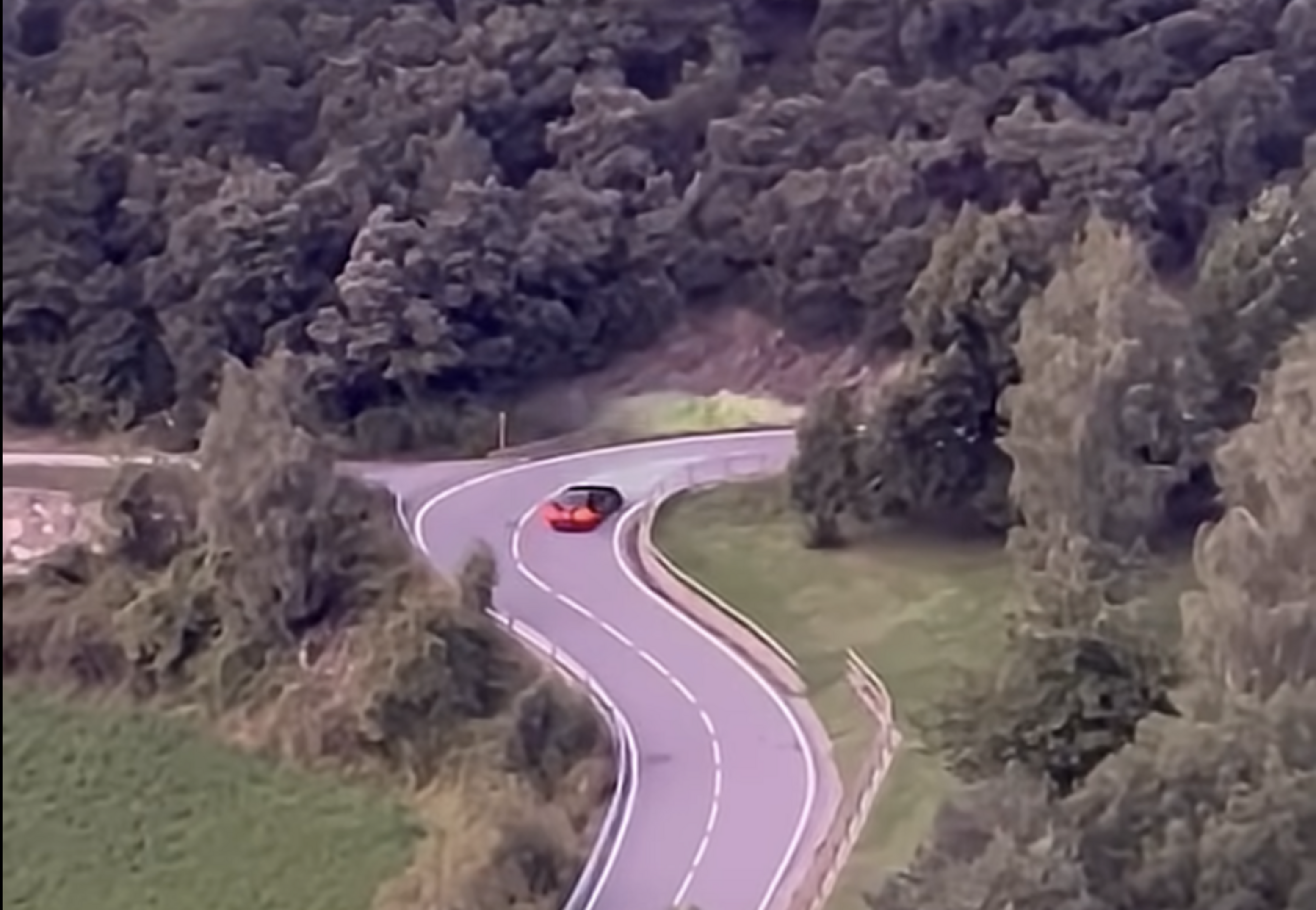 Un dels vehicles que circulava aquesta setmana a gran velocitat per la carretera de la Comella.