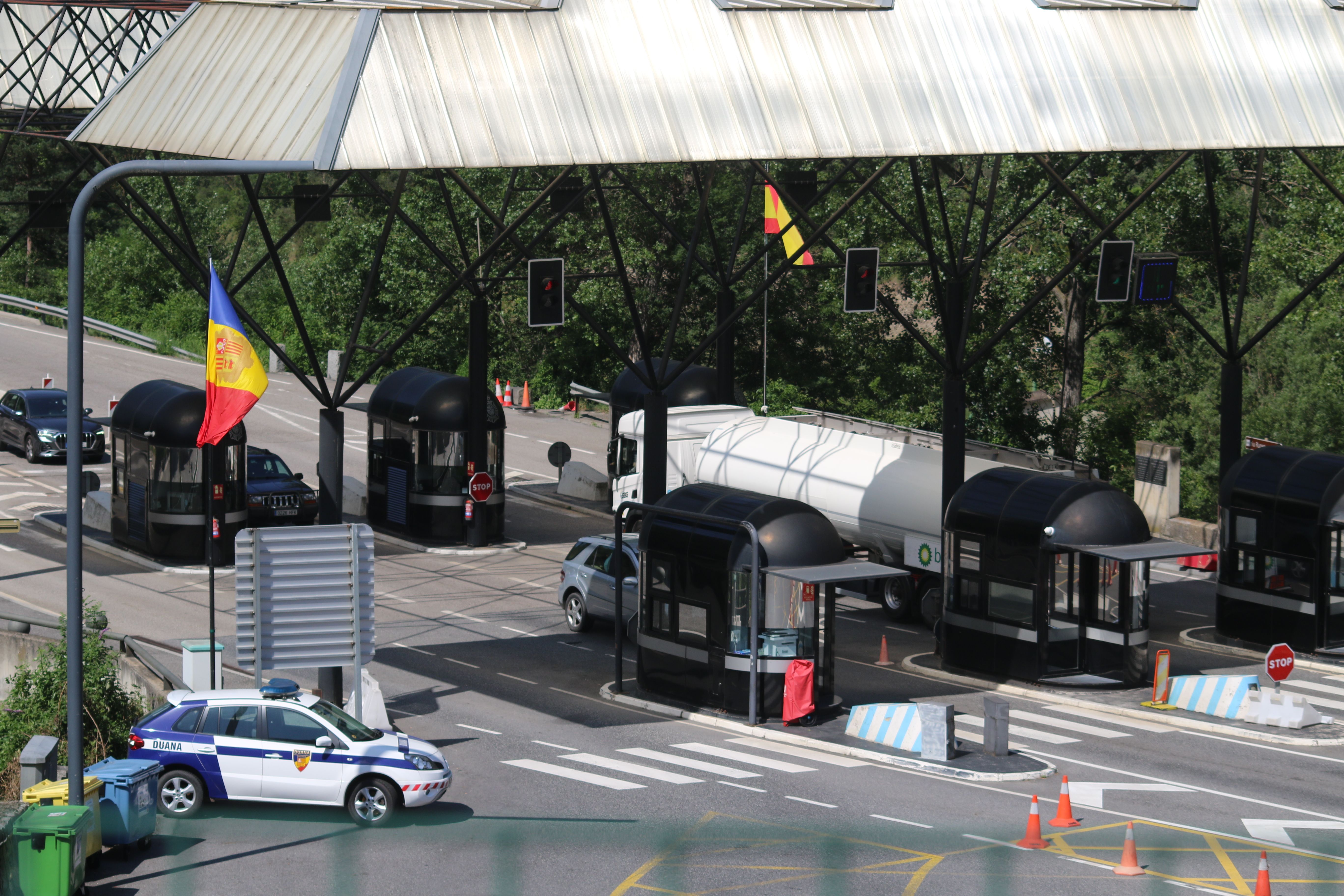 Un cotxe de la duana a la zona del riu Runer.