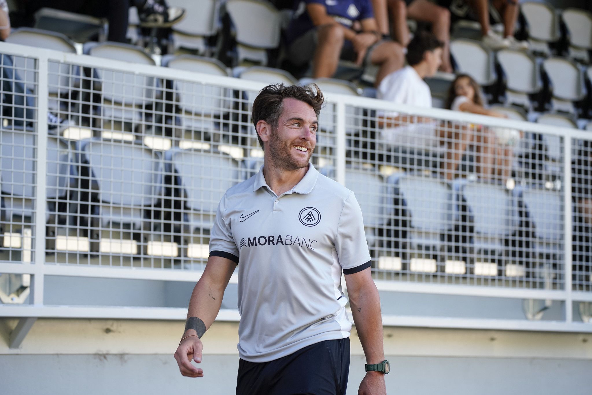 Ibai Gómez somriu a l'estadi Comunal abans de l'amistós contra l'Inter Escaldes andorrà.