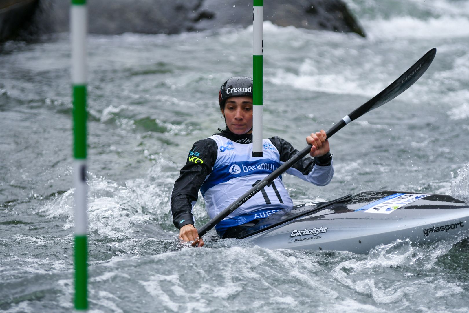 Mònica Doria, durant la seva baixada en les semifinals de caiac al canal d'Augsburg.
