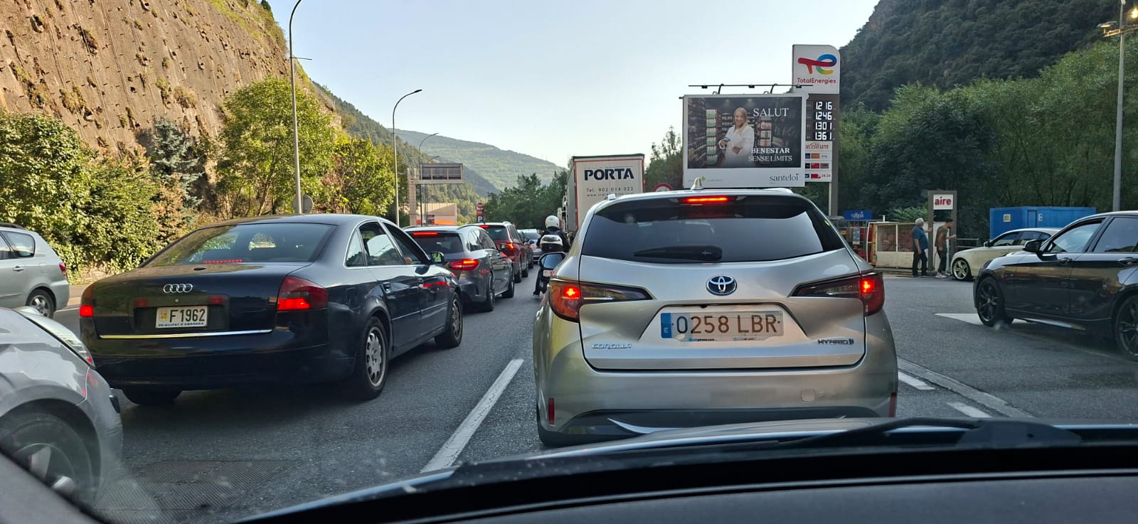 Cua de cotxes aquesta tarda en direcció a la frontera hispanoandorrana.