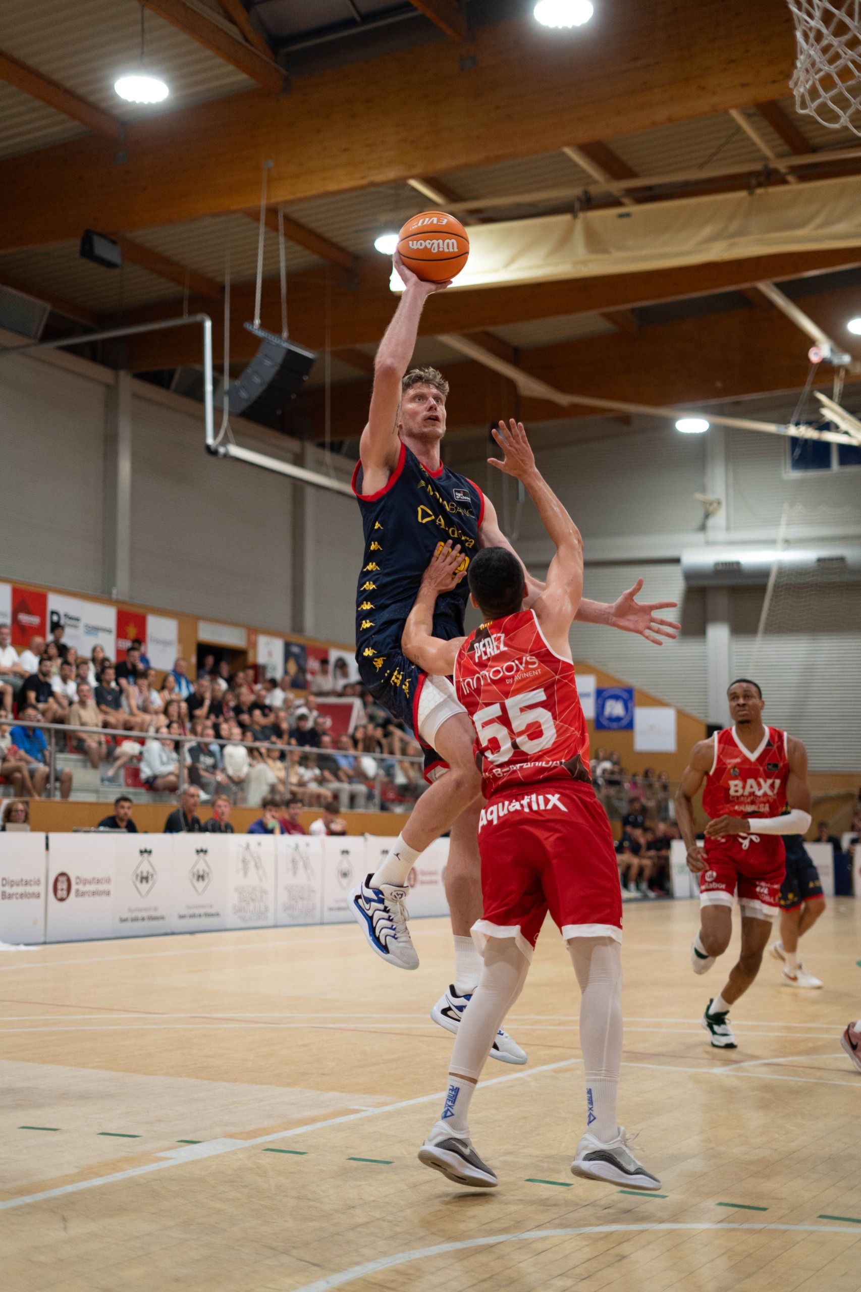 Bona nota d'Artem Pustovyi en el seu debut com a jugador del MoraBanc Andorra. Bona nota d'Artem Pustovyi en el seu debut com a jugador del MoraBanc Andorra.