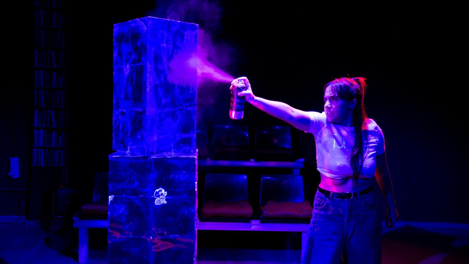 Elena Santiago és l'autora i intèrpret de 'Nua'.