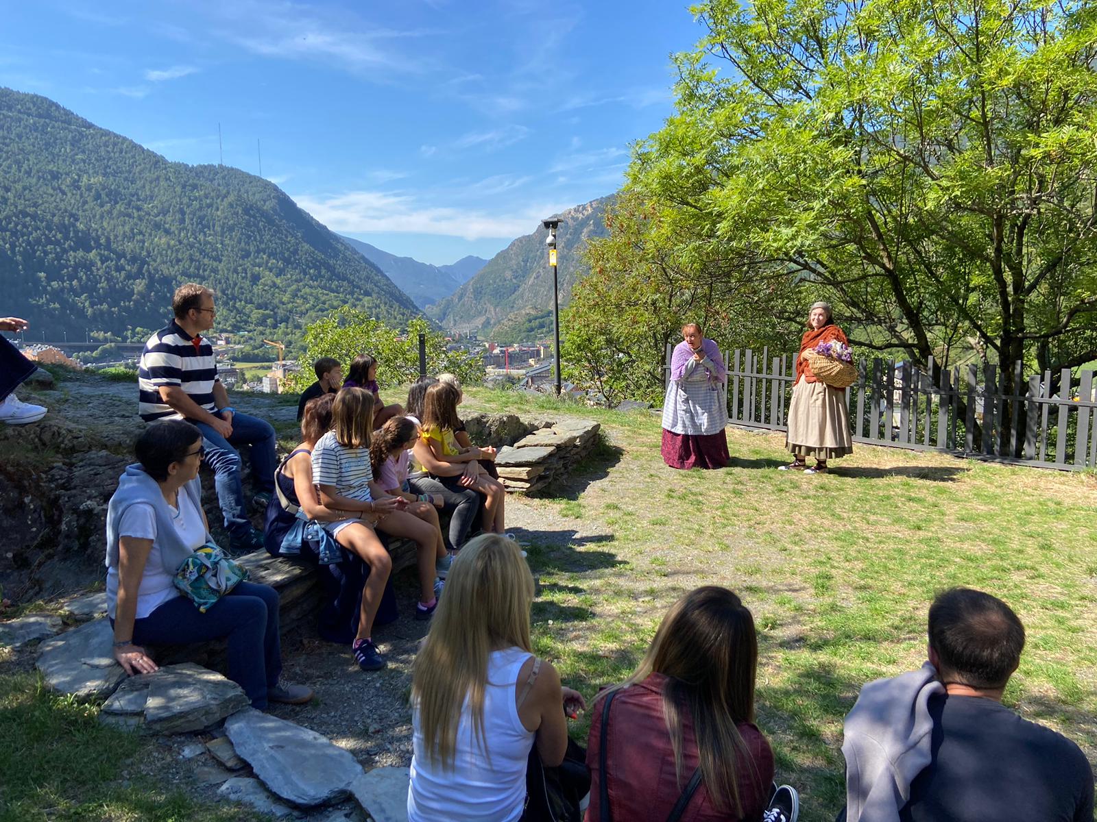 Les dues guies han acabat el seu camí a l'església de Sant Romà.