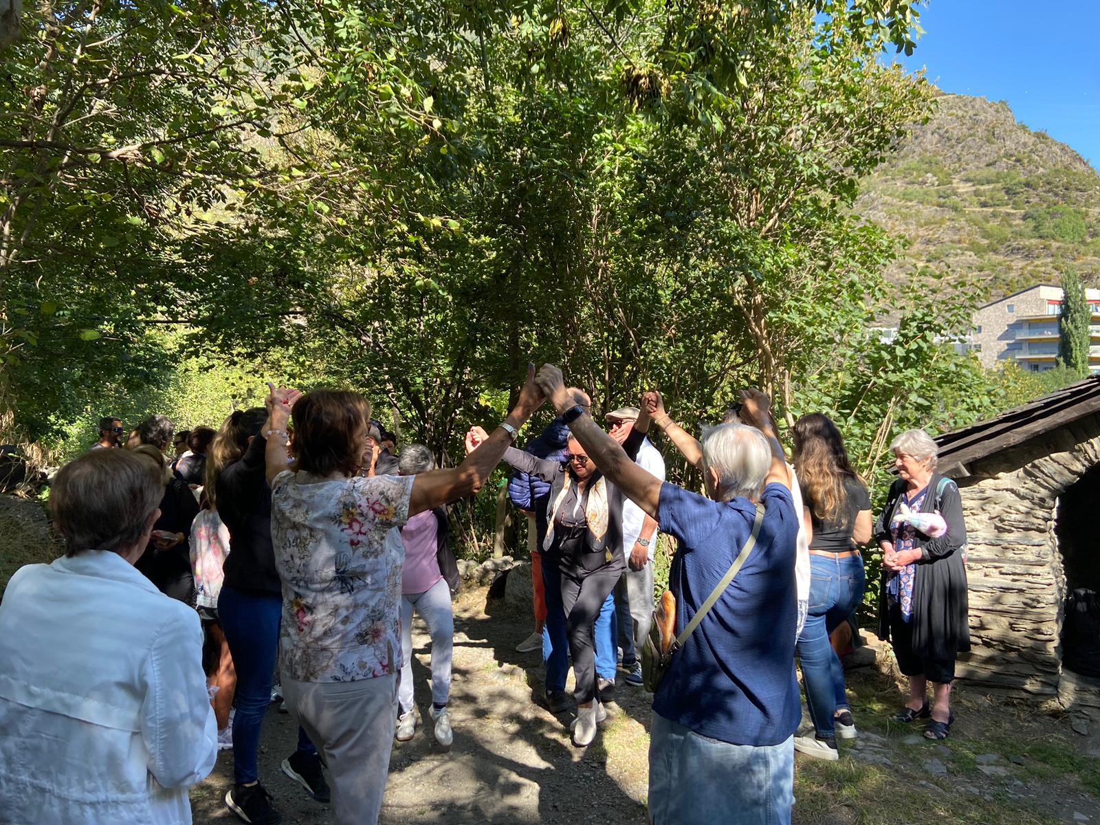 Sardanes després de l'ofrena a l'Oratori de les Bons.