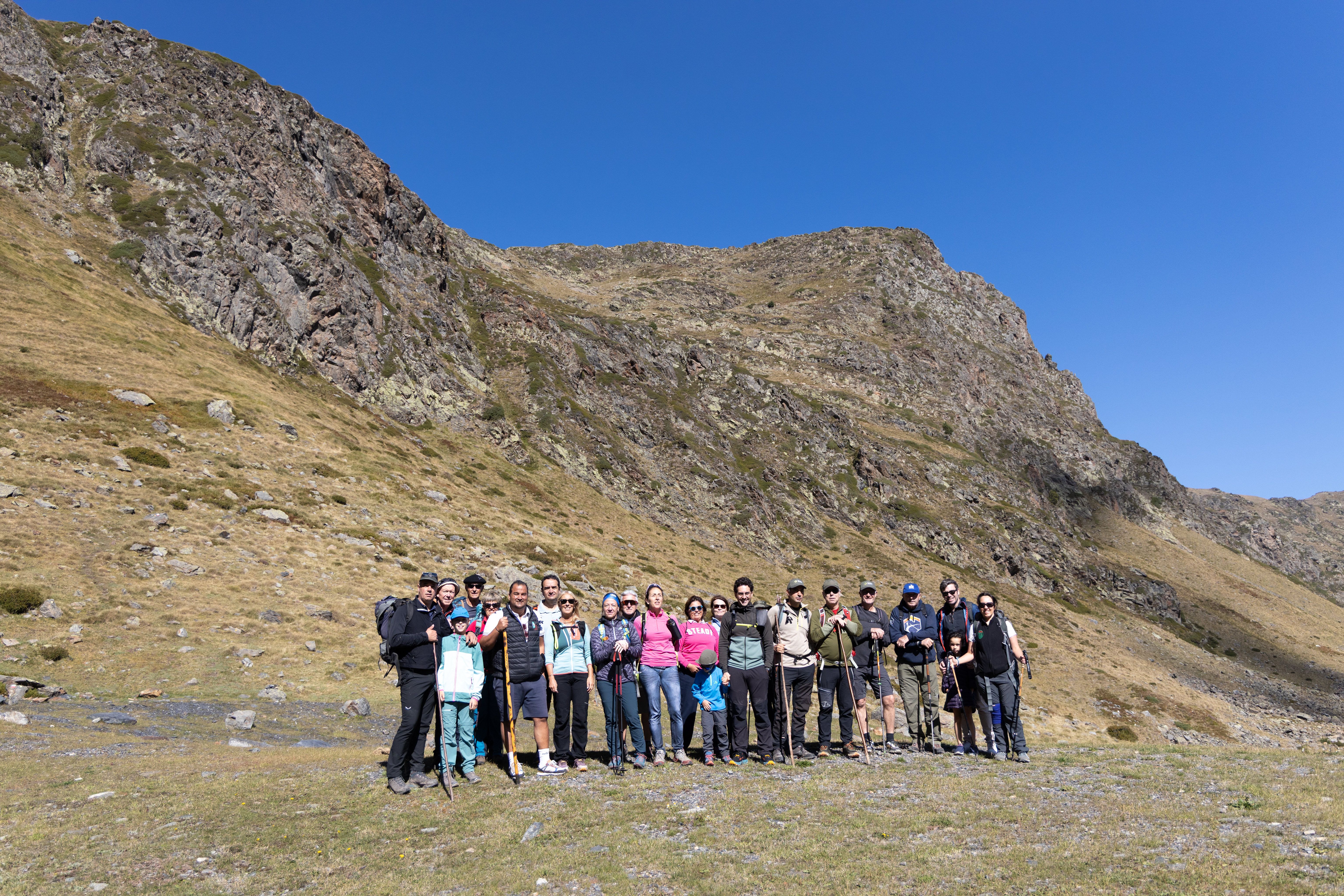 La delegació andorrana a l'inici de la sortida pel cantó andorrà. La delegació andorrana a l'inici de la sortida pel cantó andorrà.